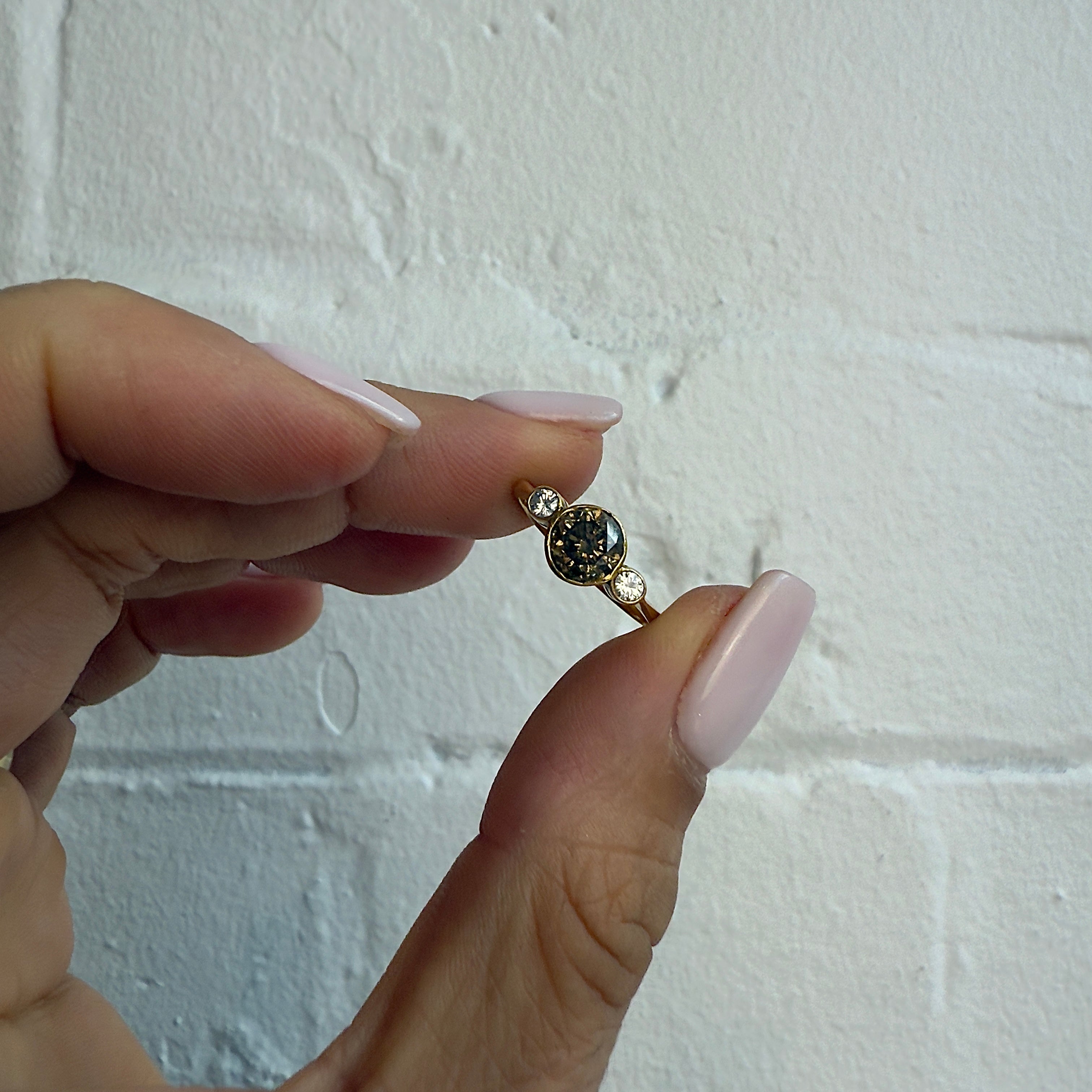 Vintage Bijoux - Three Stone Champagne Diamond Ring - 90% Yellow Gold