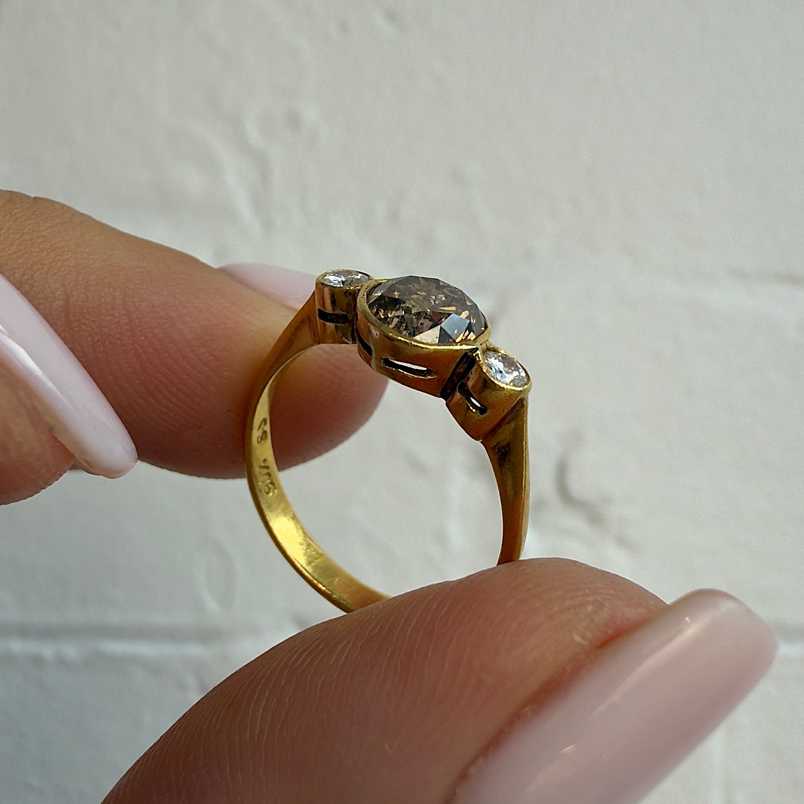Vintage Bijoux - Three Stone Champagne Diamond Ring - 90% Yellow Gold