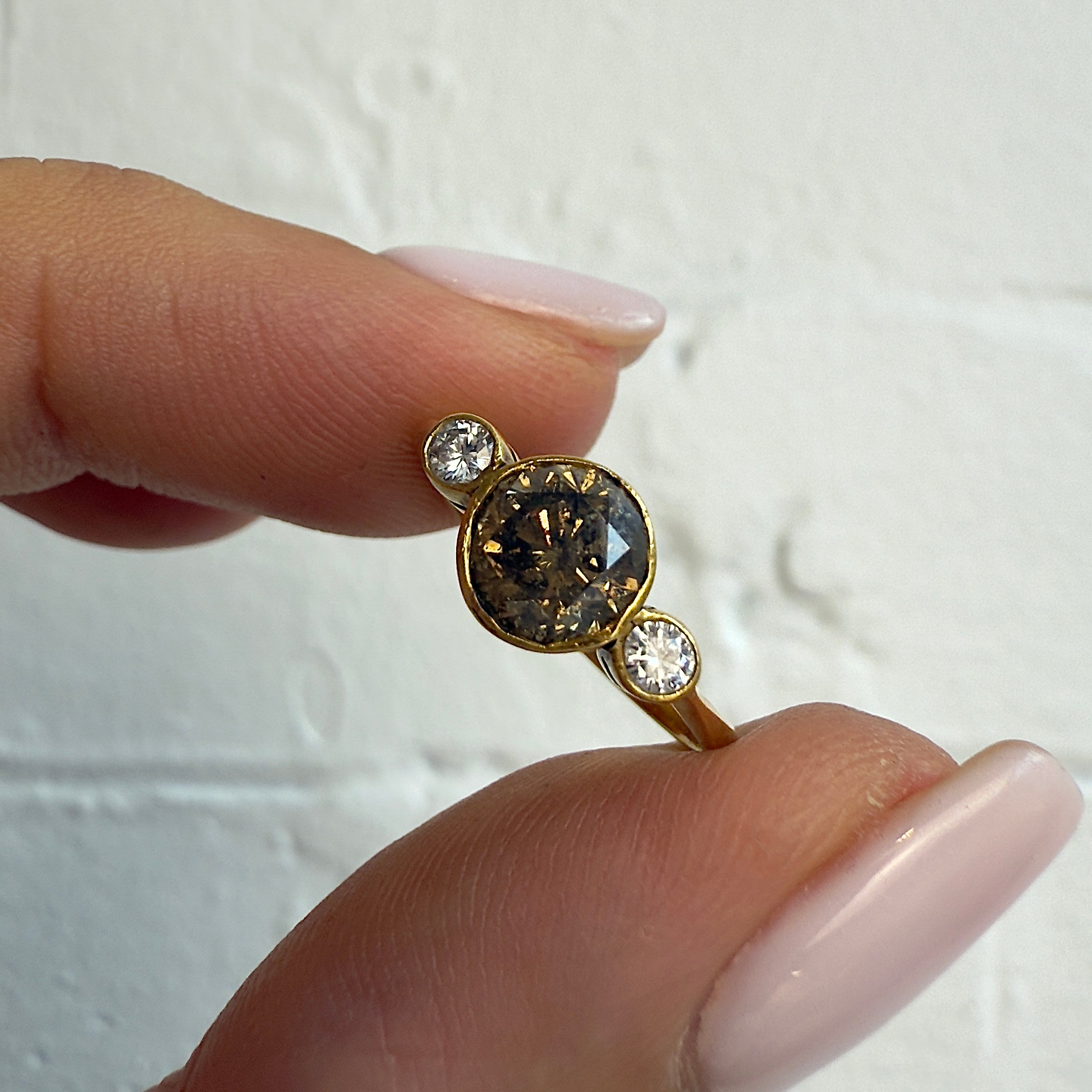 Vintage Bijoux - Three Stone Champagne Diamond Ring - 90% Yellow Gold