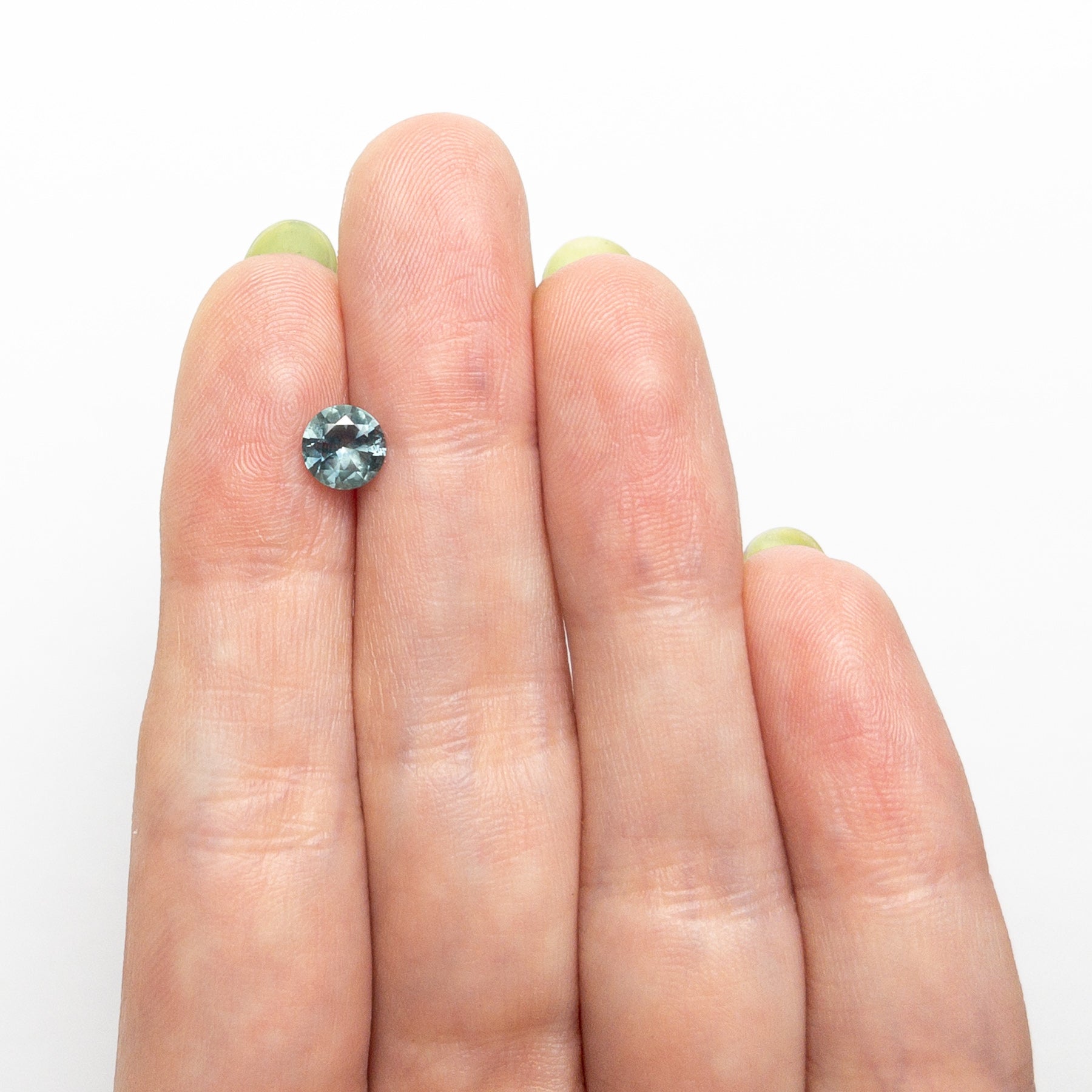 0.93ct 5.85x5.80x3.61mm Round Brilliant Sapphire 26524-25