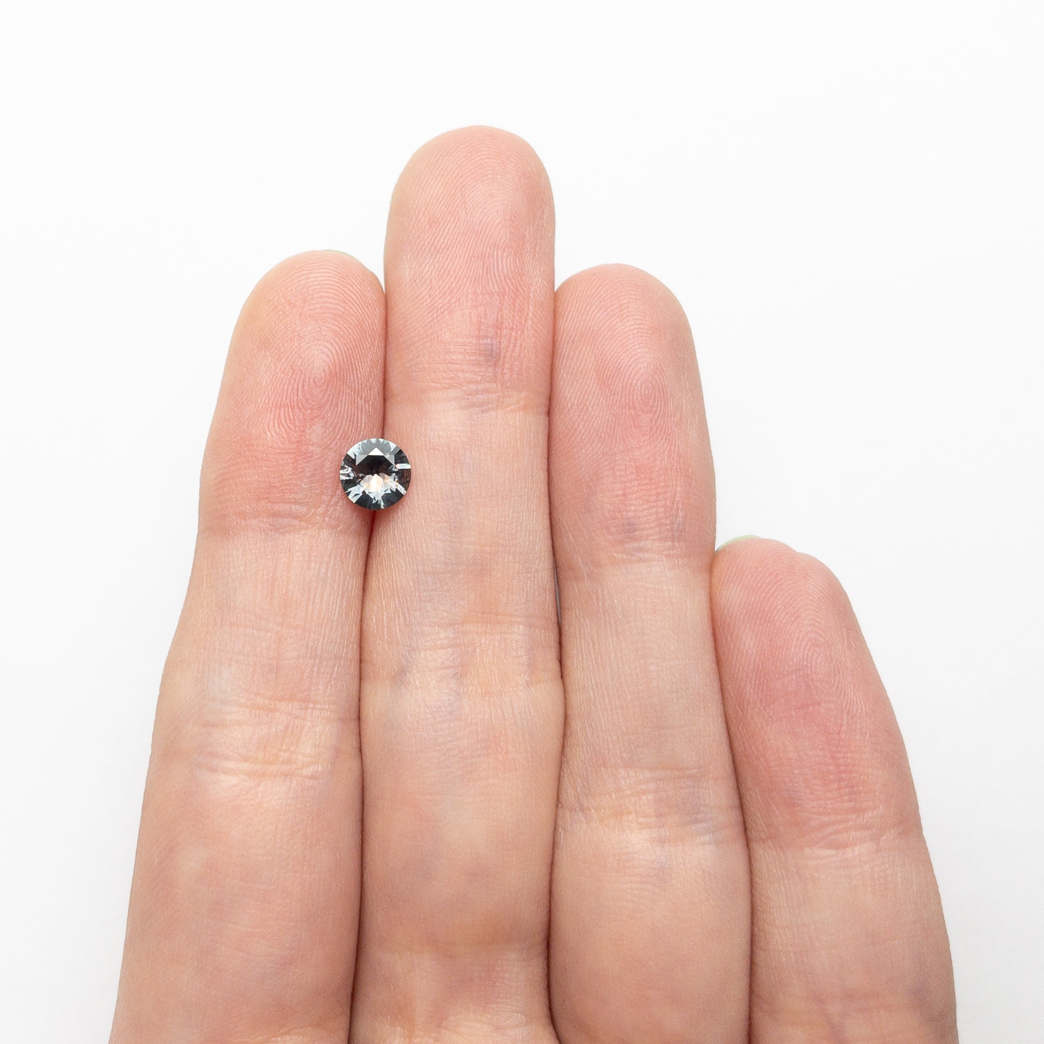0.65ct 5.47x5.43x2.99mm Round Brilliant Sapphire 26556-01