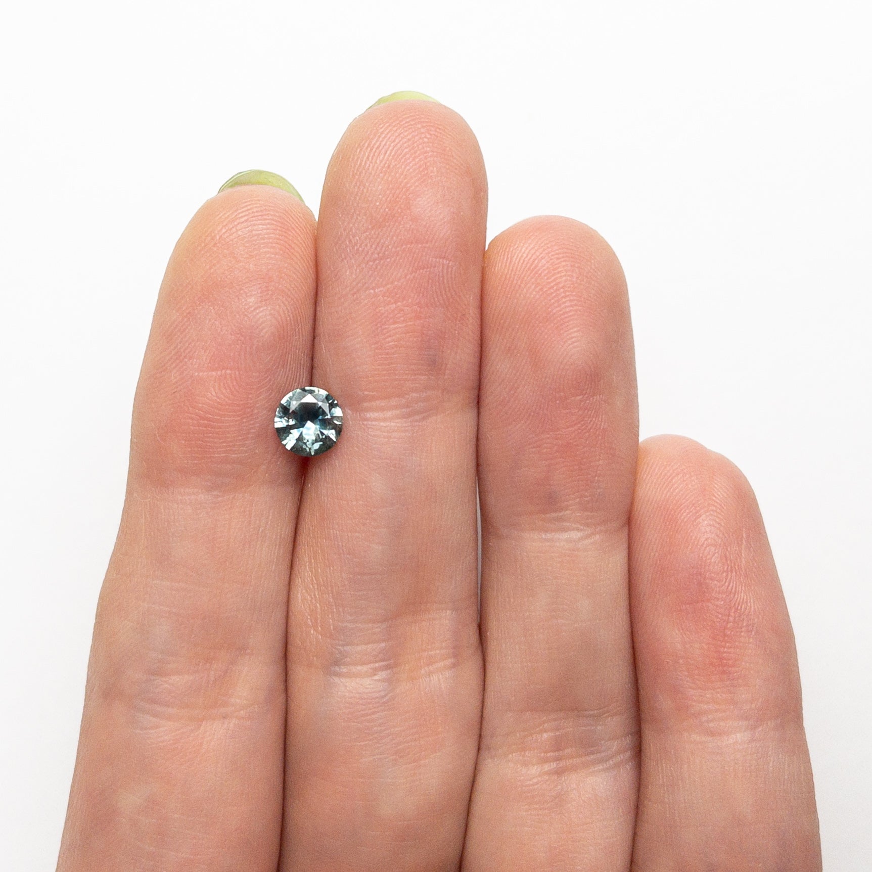 0.65ct 5.31x5.28x3.10mm Round Brilliant Sapphire 26556-27