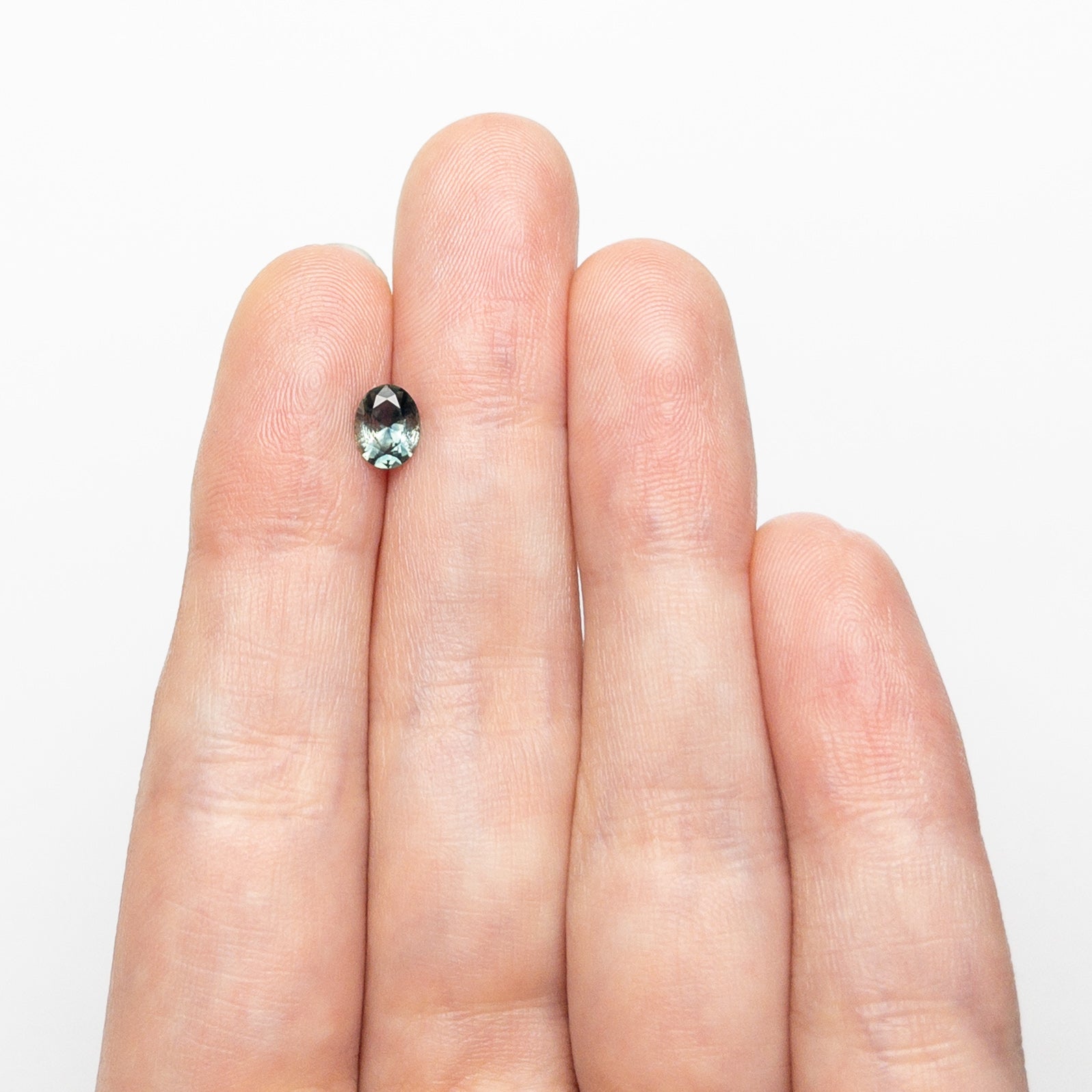 0.66ct 6.08x4.80x2.94mm Oval Brilliant Sapphire 26668-04