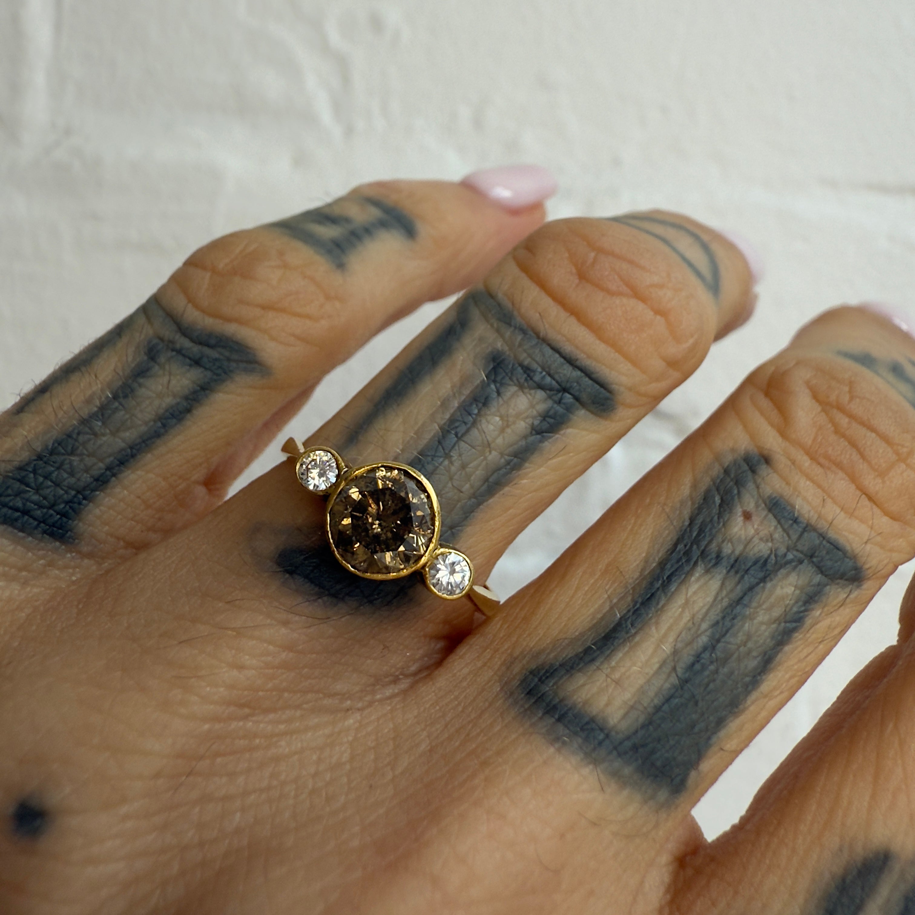 Vintage Bijoux - Three Stone Champagne Diamond Ring - 90% Yellow Gold