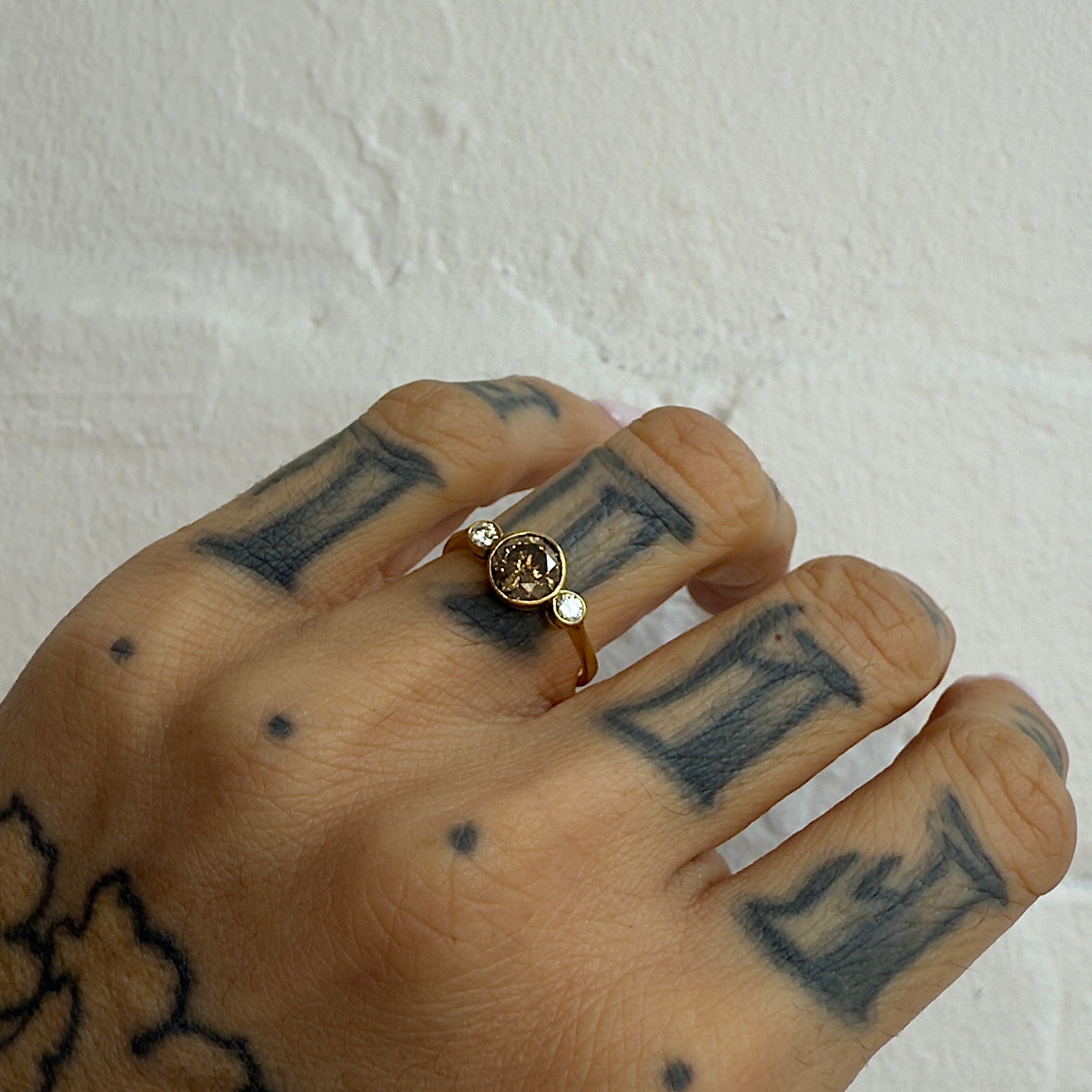 Vintage Bijoux - Three Stone Champagne Diamond Ring - 90% Yellow Gold