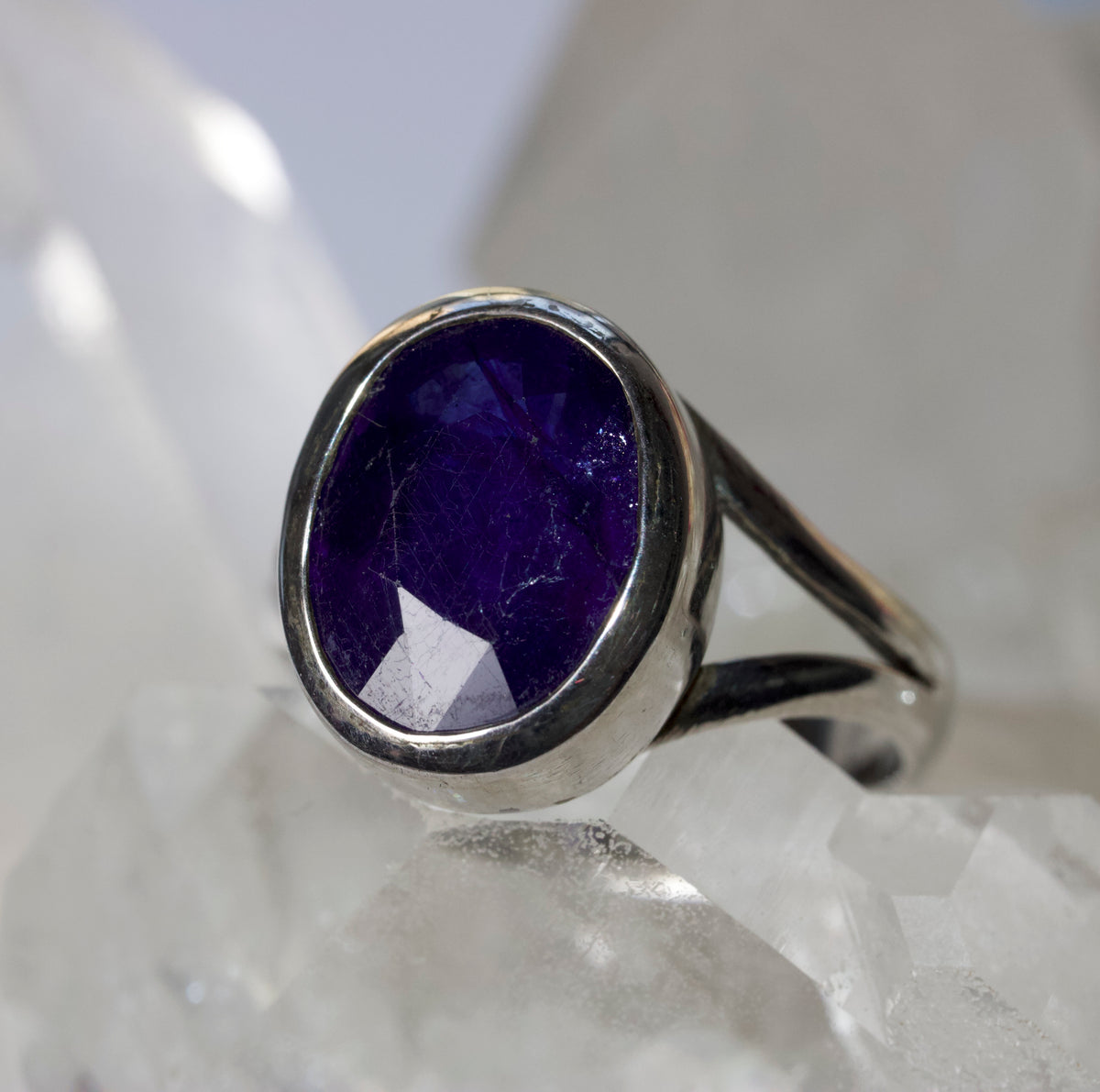VINTAGE BIJOUX - Big Blue Sapphire Ring