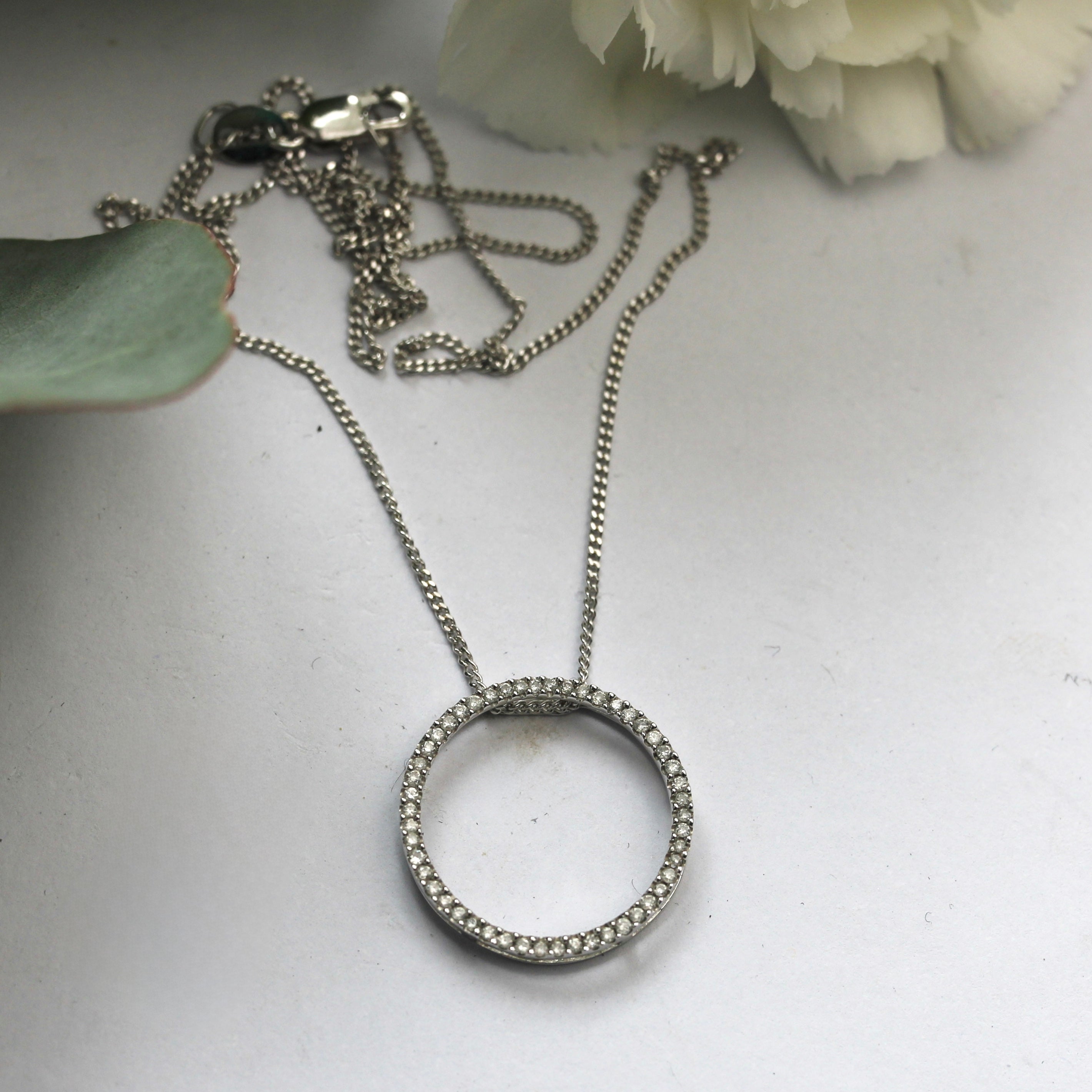 Vintage Bijoux - Diamond Circle pendant