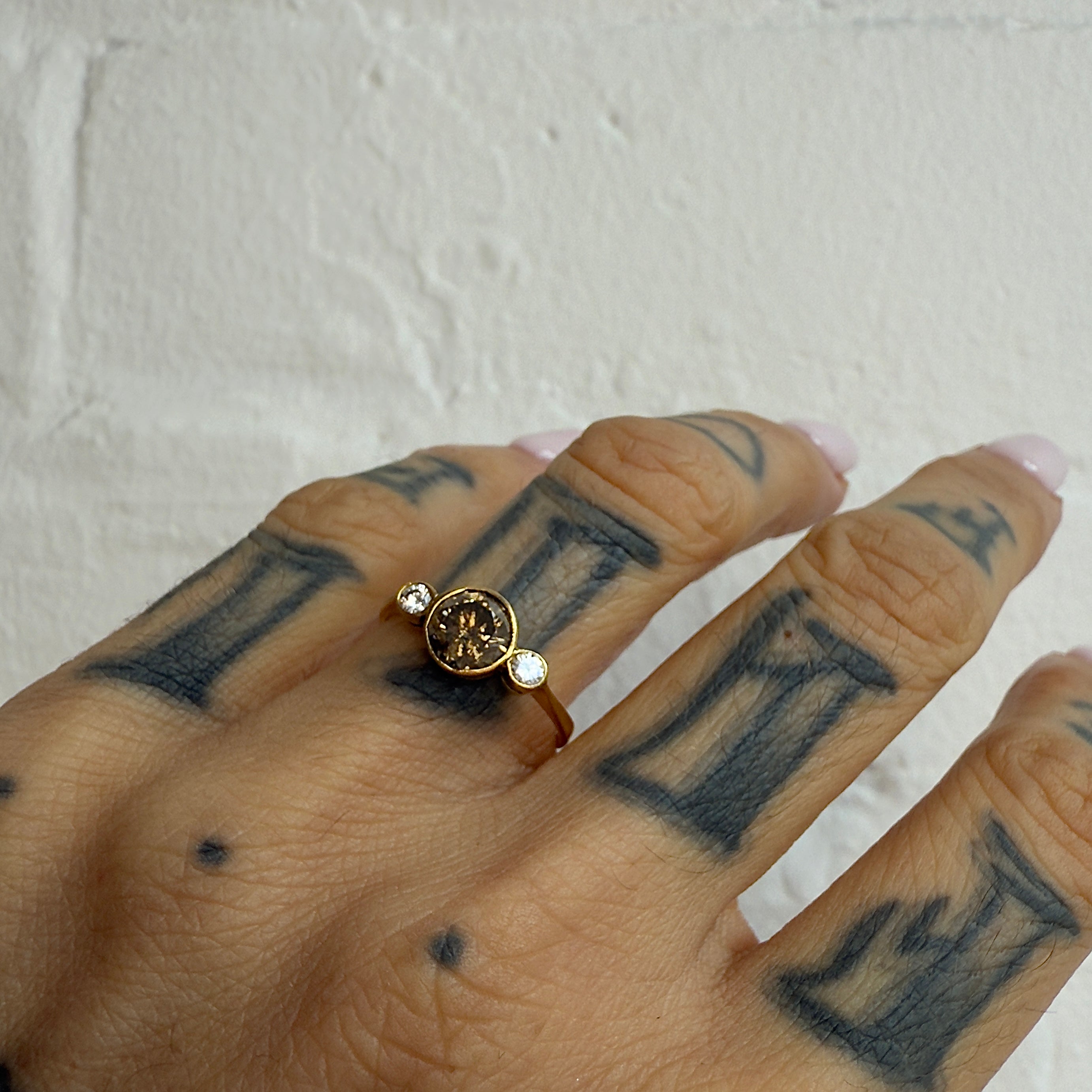 Vintage Bijoux - Three Stone Champagne Diamond Ring - 90% Yellow Gold