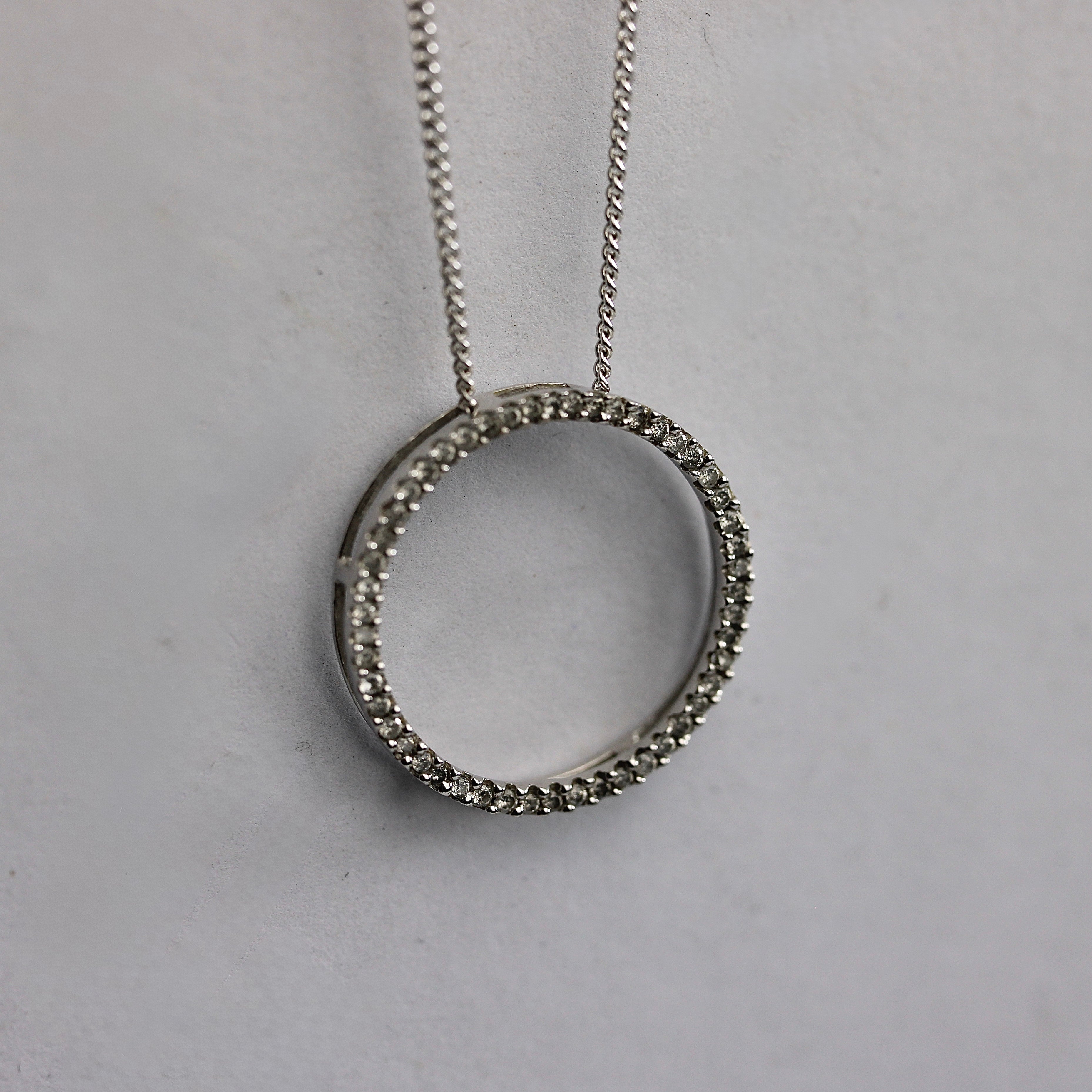 Vintage Bijoux - Diamond Circle pendant