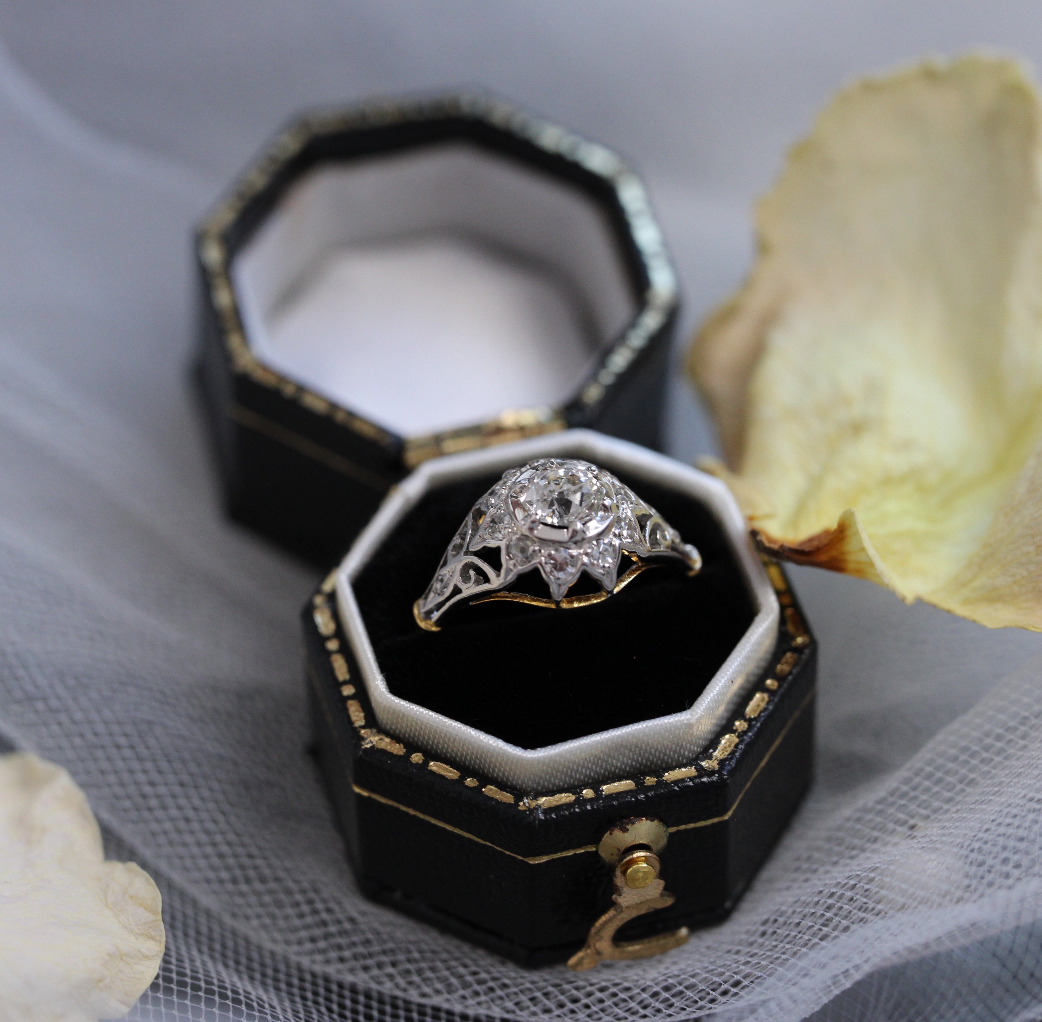 Vintage Bijoux - Antique Diamond Cluster Ring - 145 years old