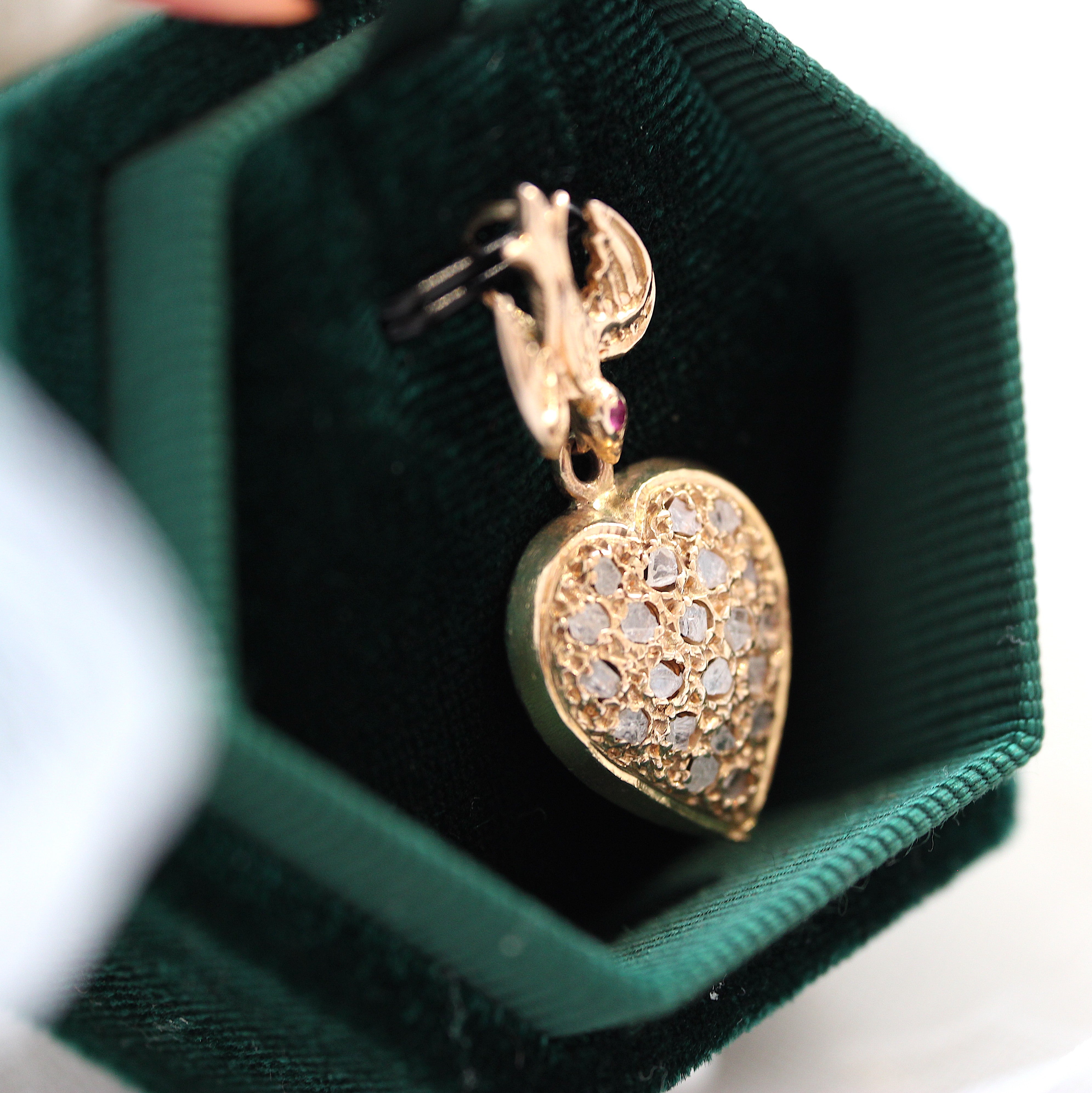 Vintage Bijoux - Dove of Devotion Pendant