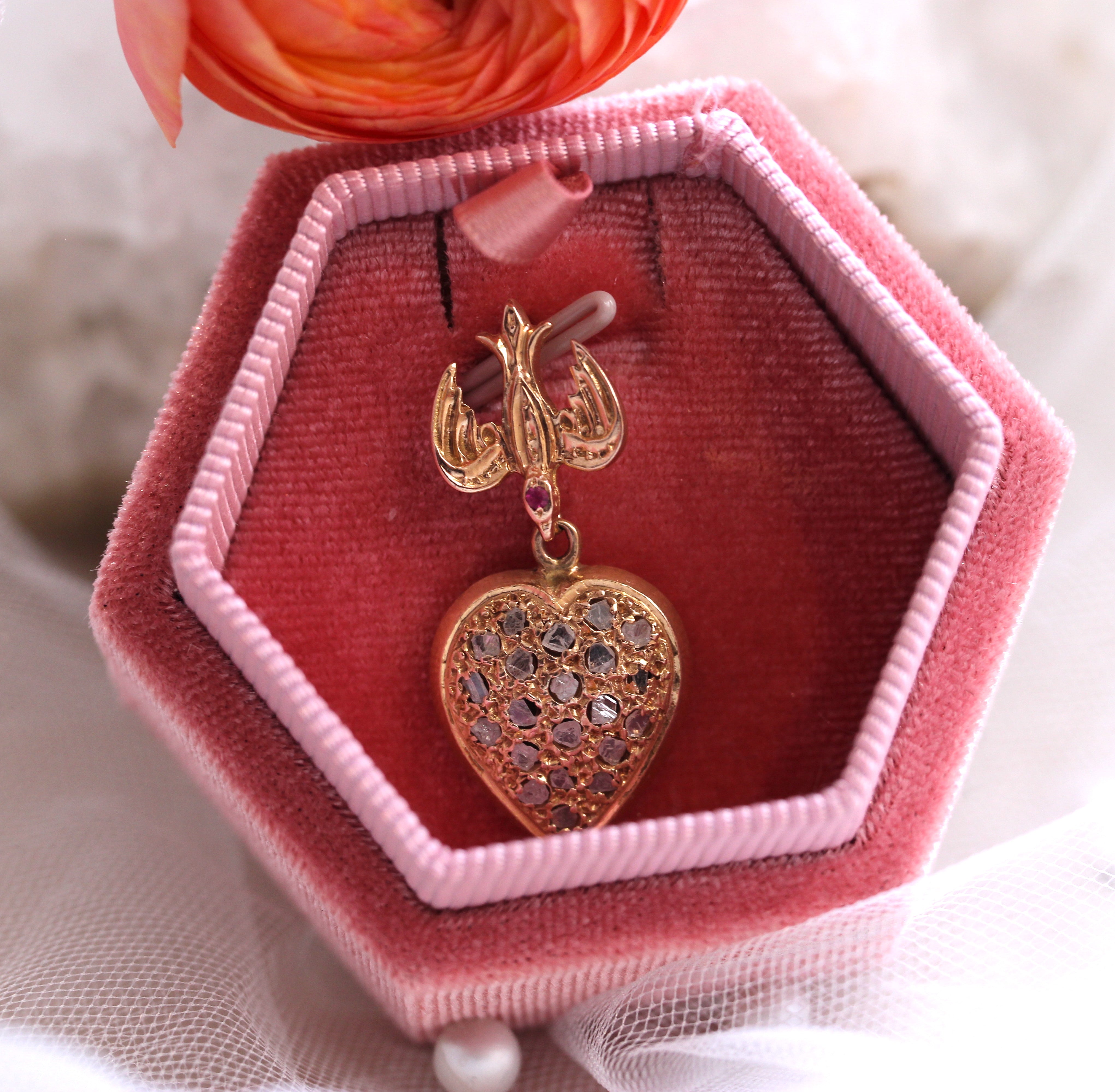 Vintage Bijoux - Dove of Devotion Pendant