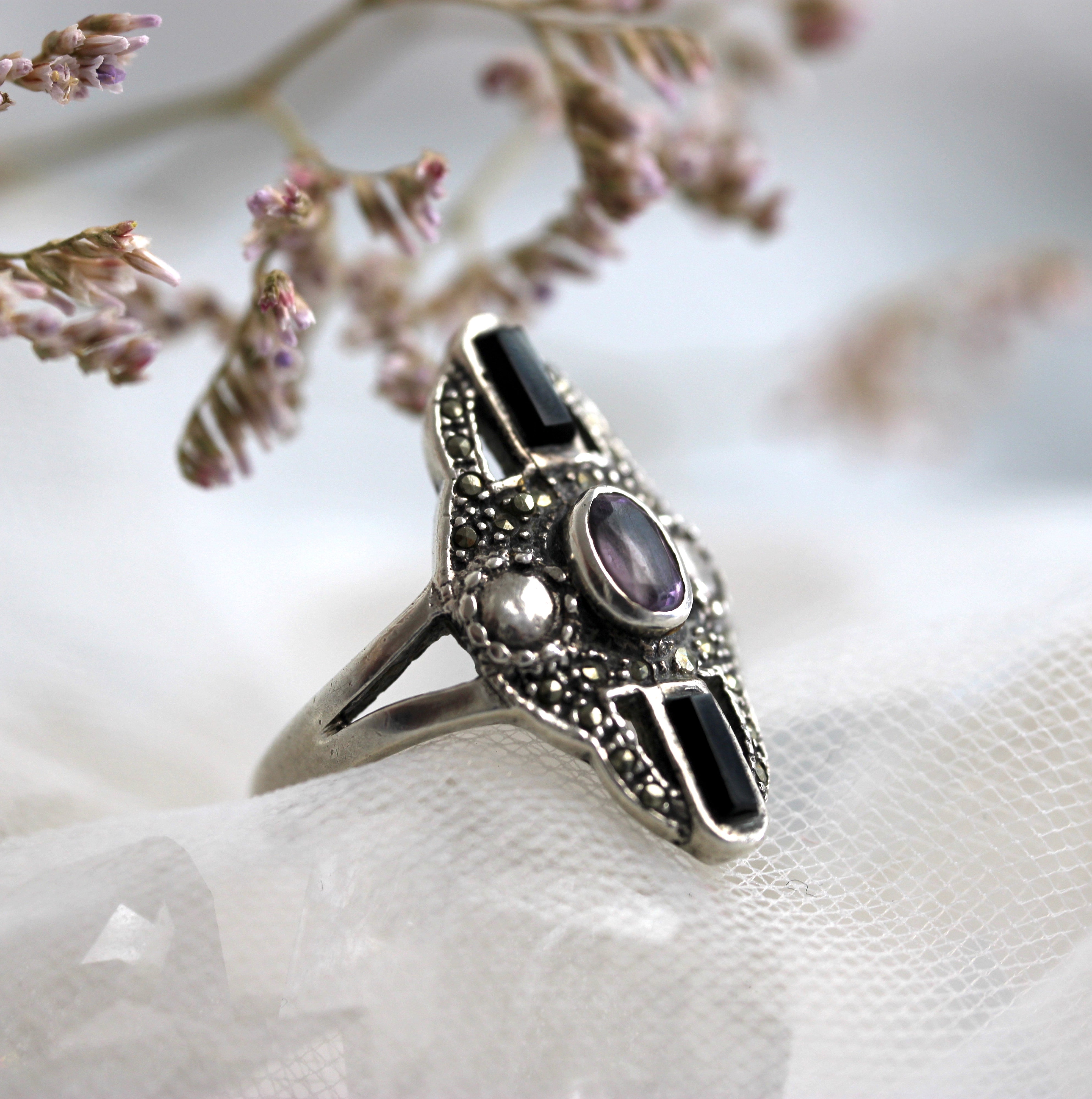 VINTAGE BIJOUX - Amethyst + Black Onyx Bohemian Ring