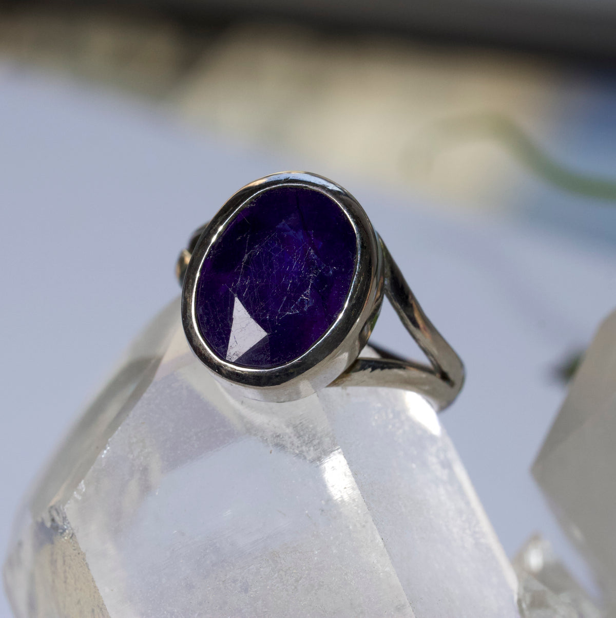 VINTAGE BIJOUX - Big Blue Sapphire Ring