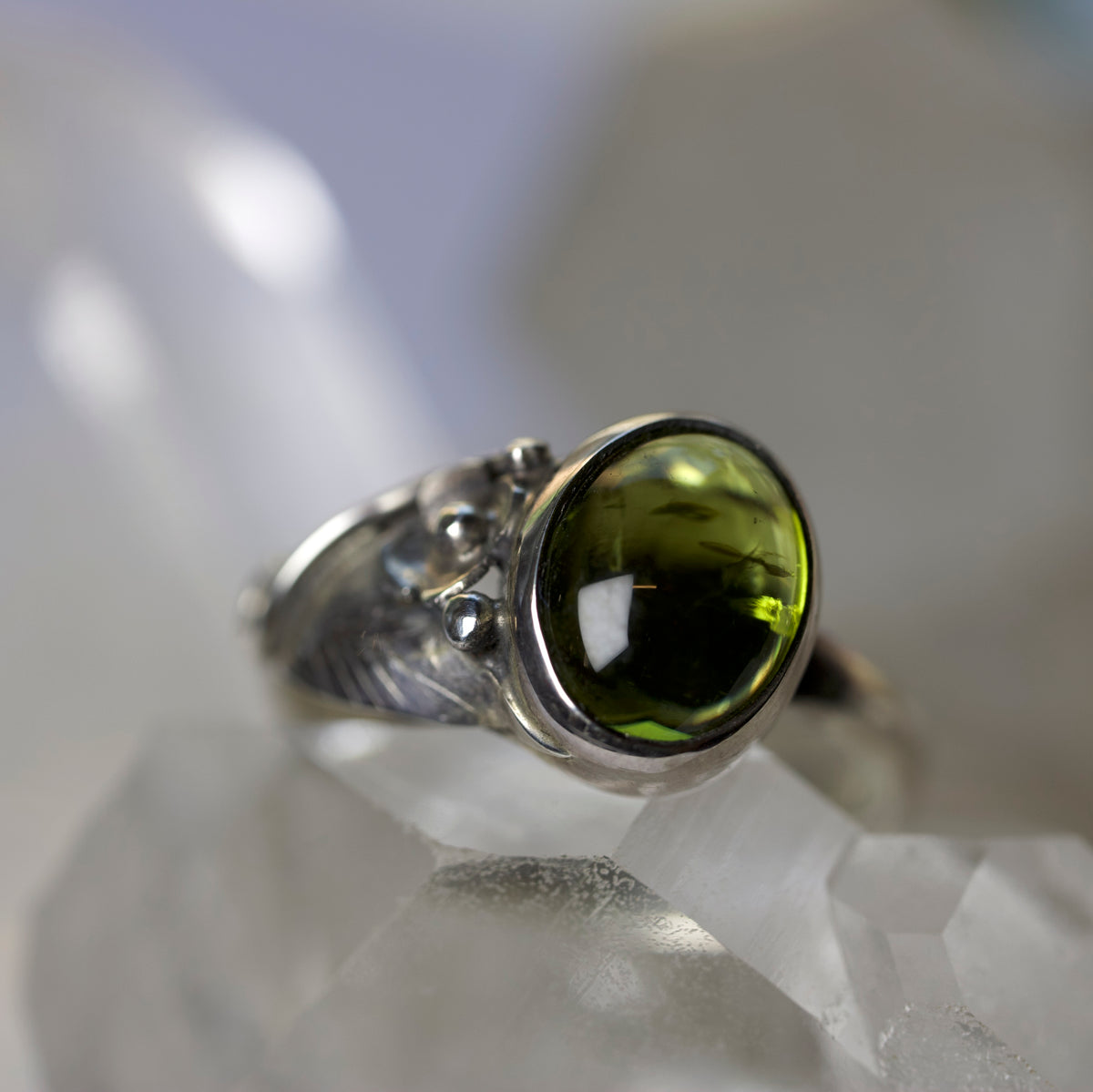VINTAGE BIJOUX - Cabochon Peridot Ring
