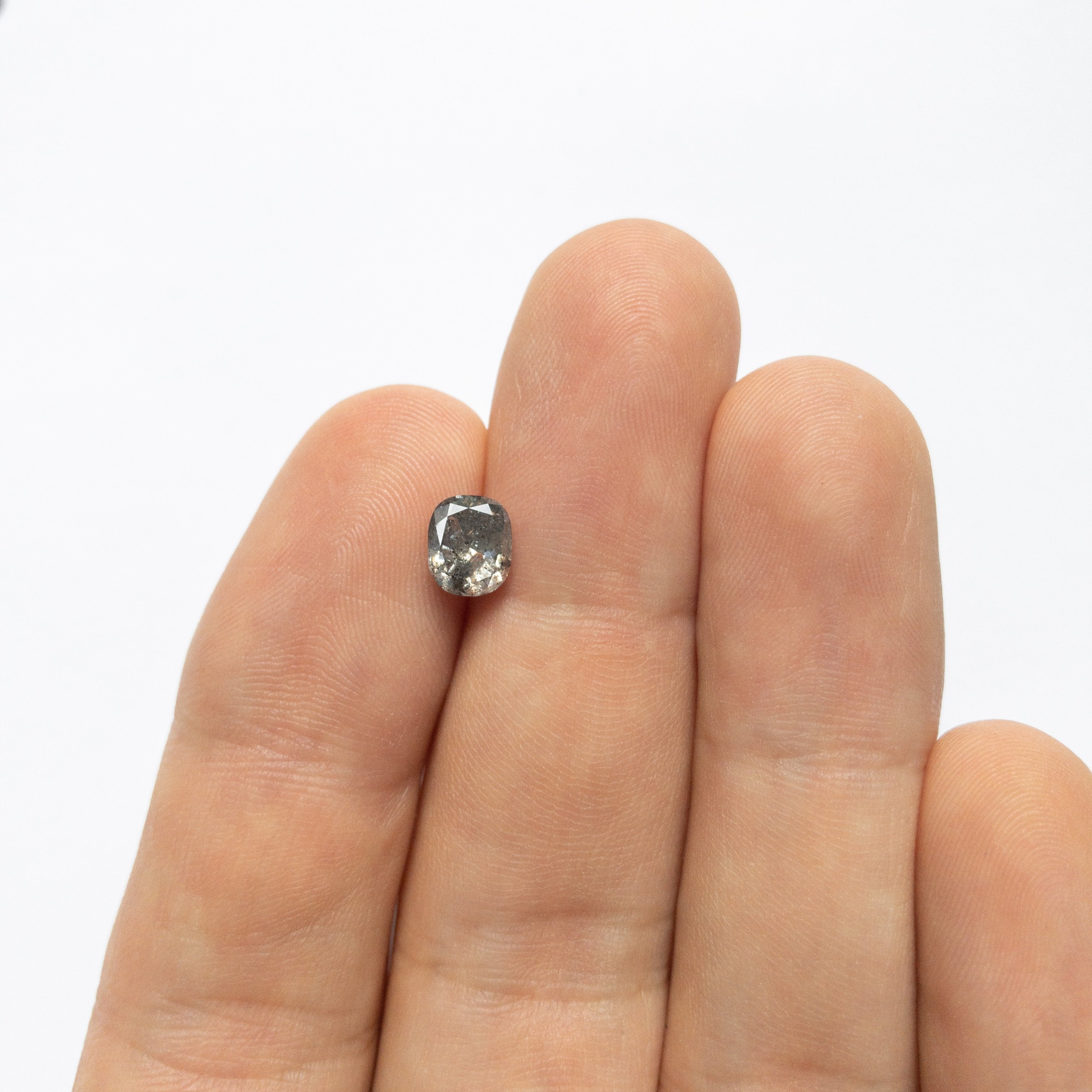 1.33ct 6.87x5.71x4.06mm Cushion Brilliant 18005-07 hold d799