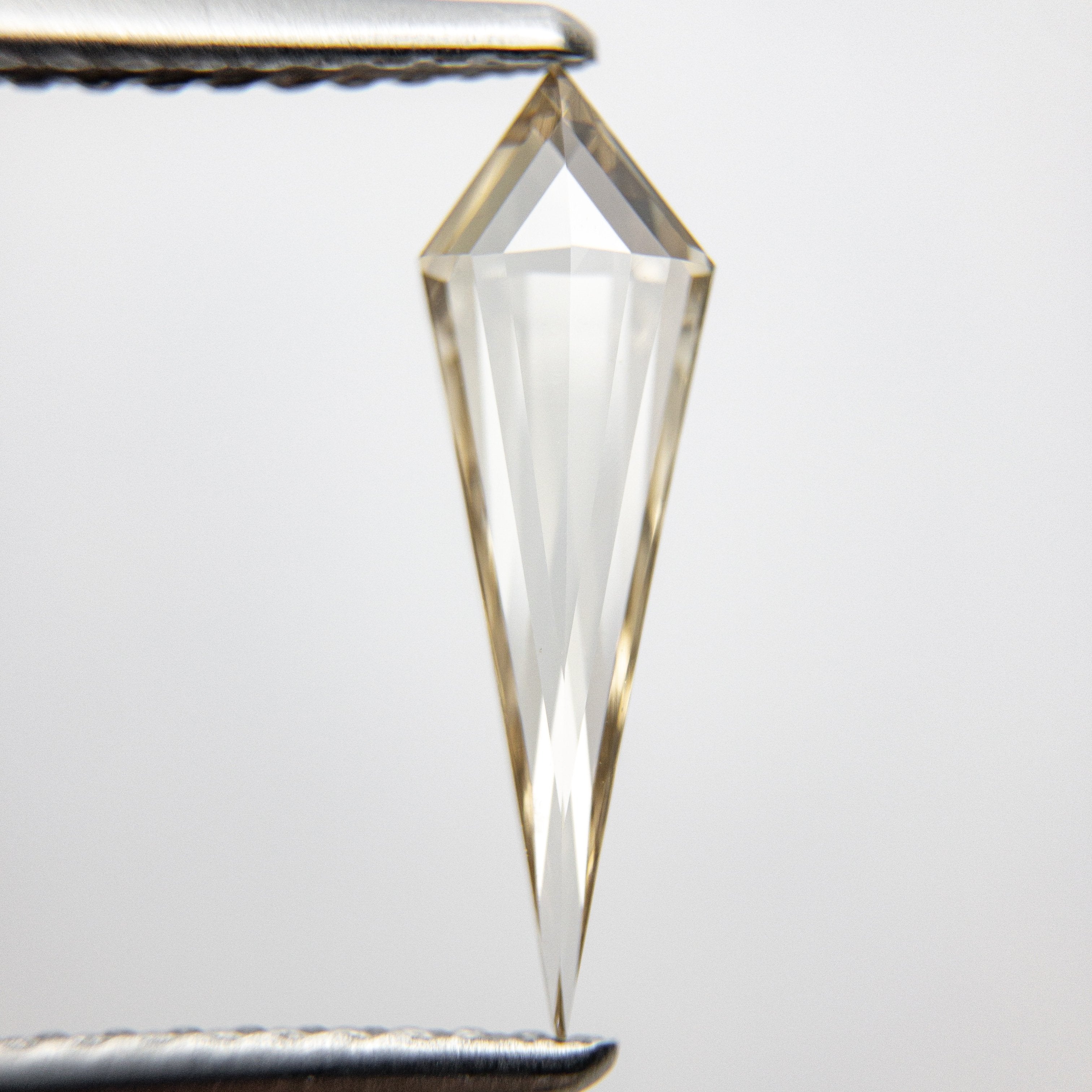 0.63ct 13.60x4.25x1.90mm Kite Rosecut 18104-01