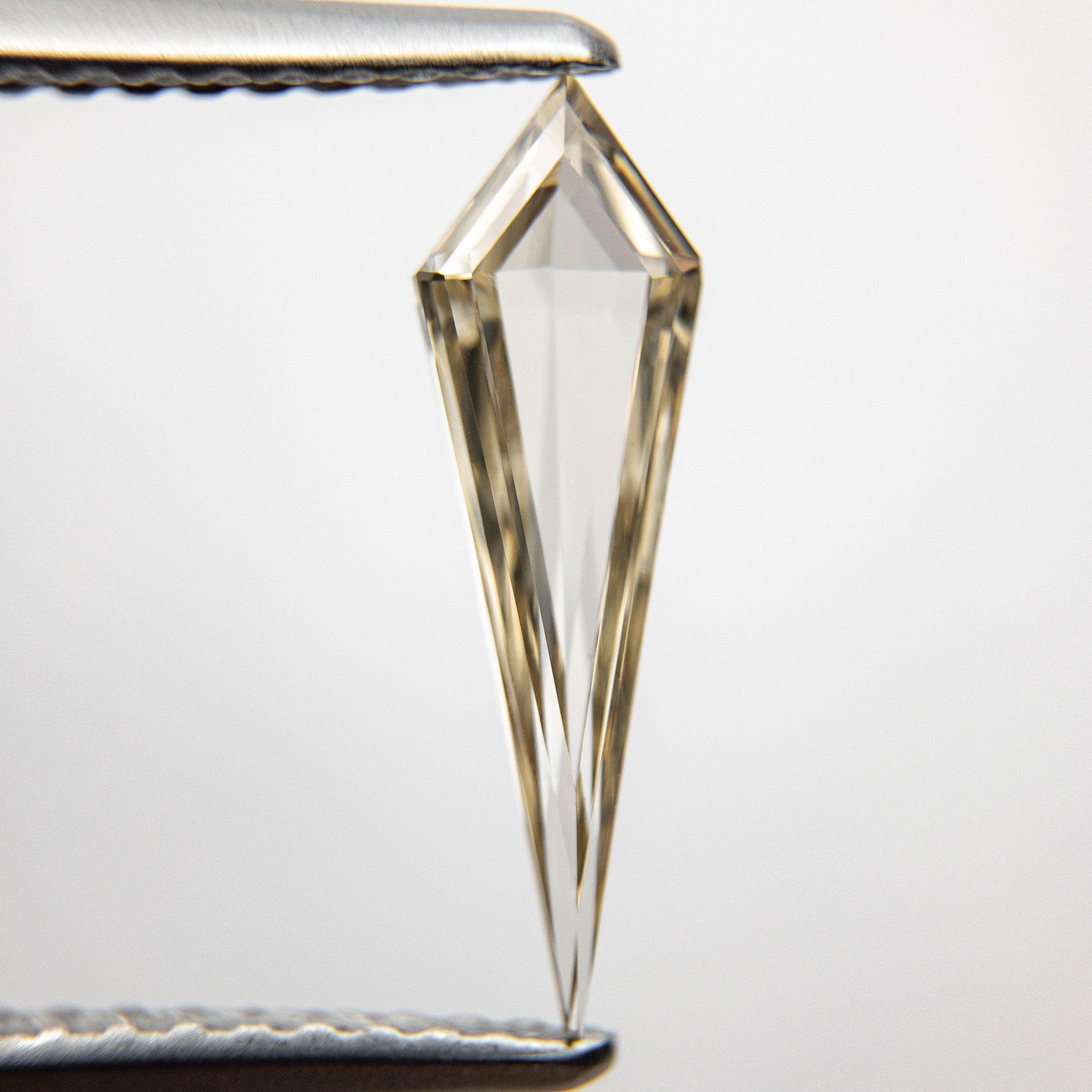 0.63ct 13.60x4.25x1.90mm Kite Rosecut 18104-01