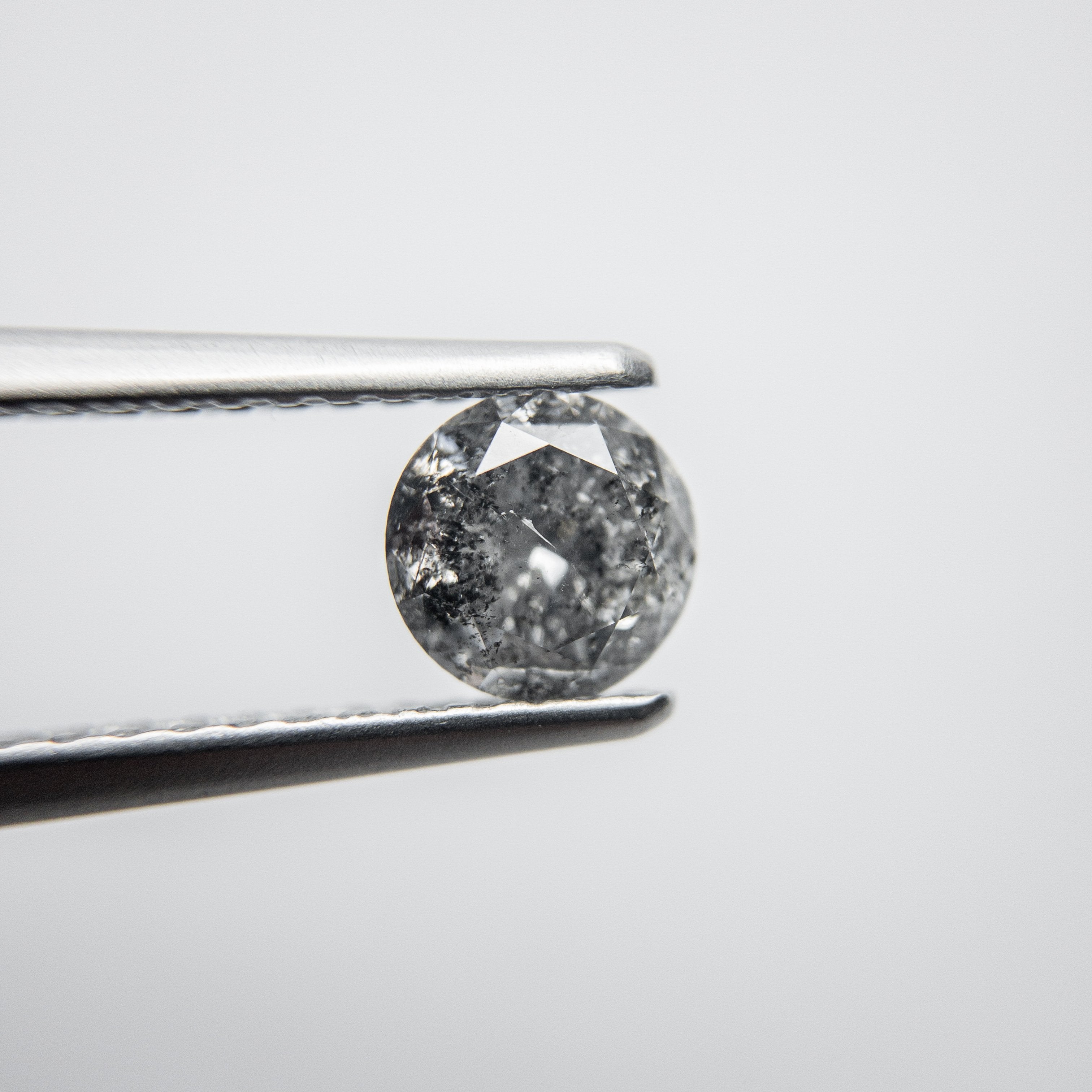 0.65ct 5.33x5.32x3.42mm Round Brilliant 18118-04