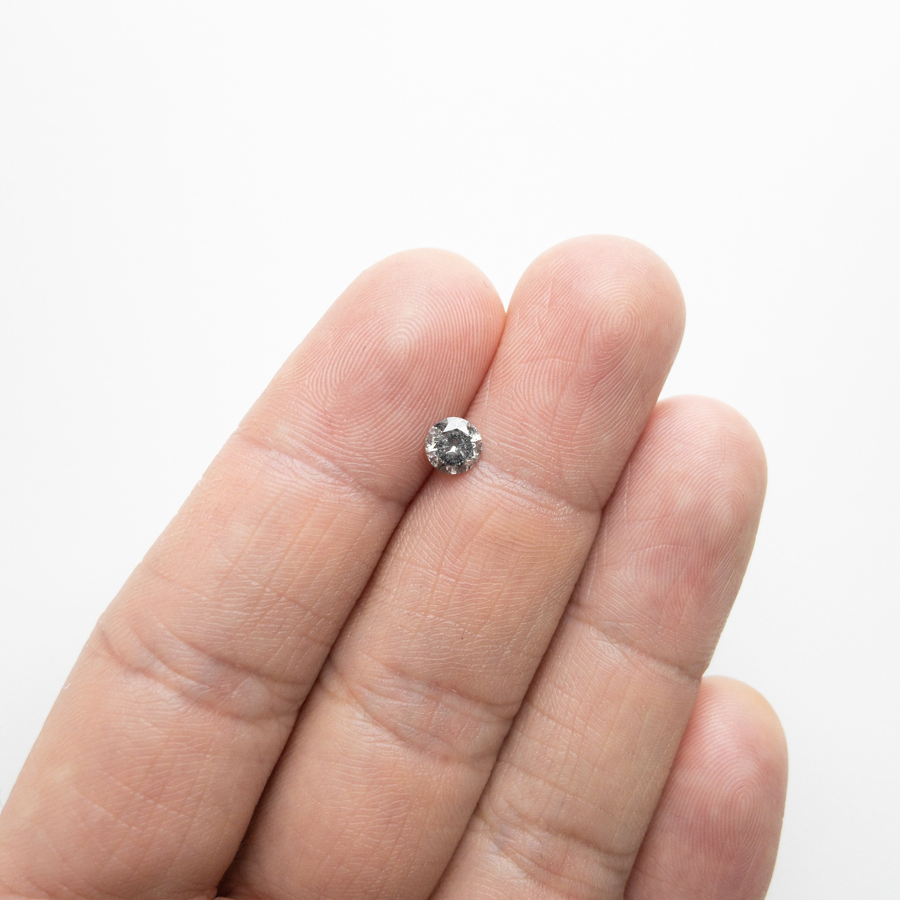 0.65ct 5.33x5.32x3.42mm Round Brilliant 18118-04