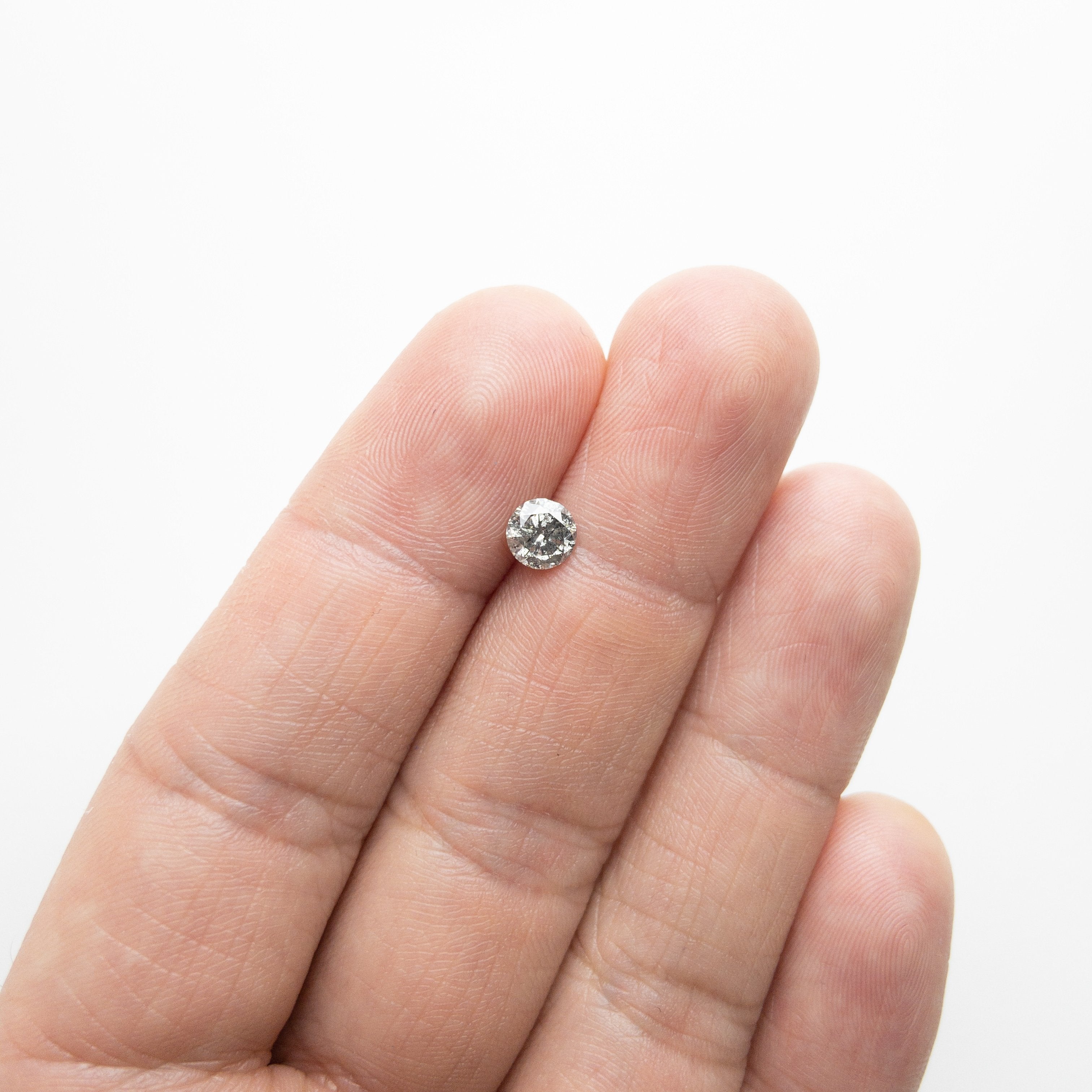 0.68ct 5.54x5.50x3.38mm Round Brilliant 18118-12 hold d928
