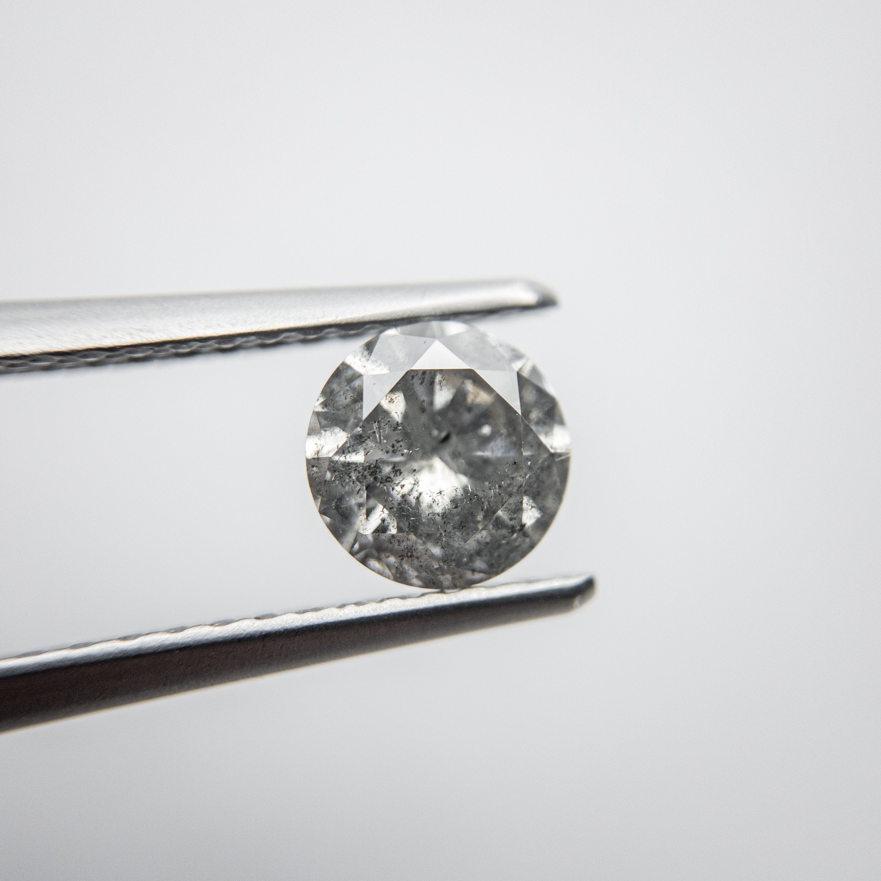 0.69ct 5.66x5.61x3.35mm Round Brilliant 18118-16