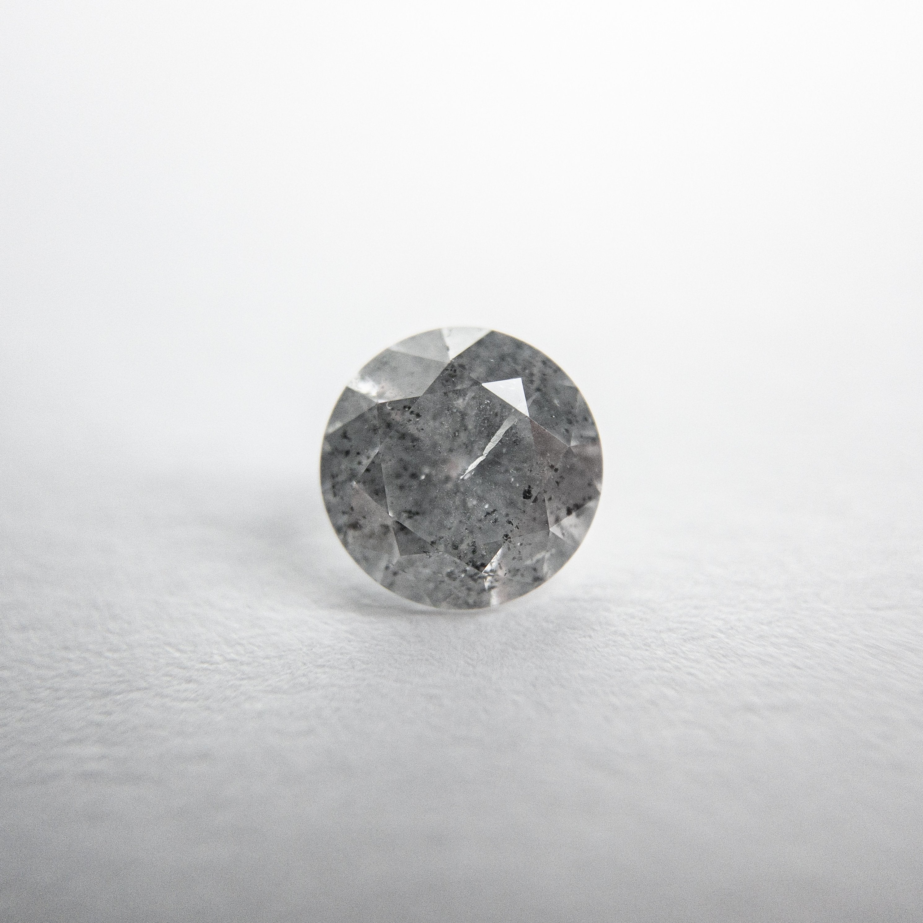 0.68ct 5.64x5.63x3.37mm Round Brilliant 18118-29 hold D1285