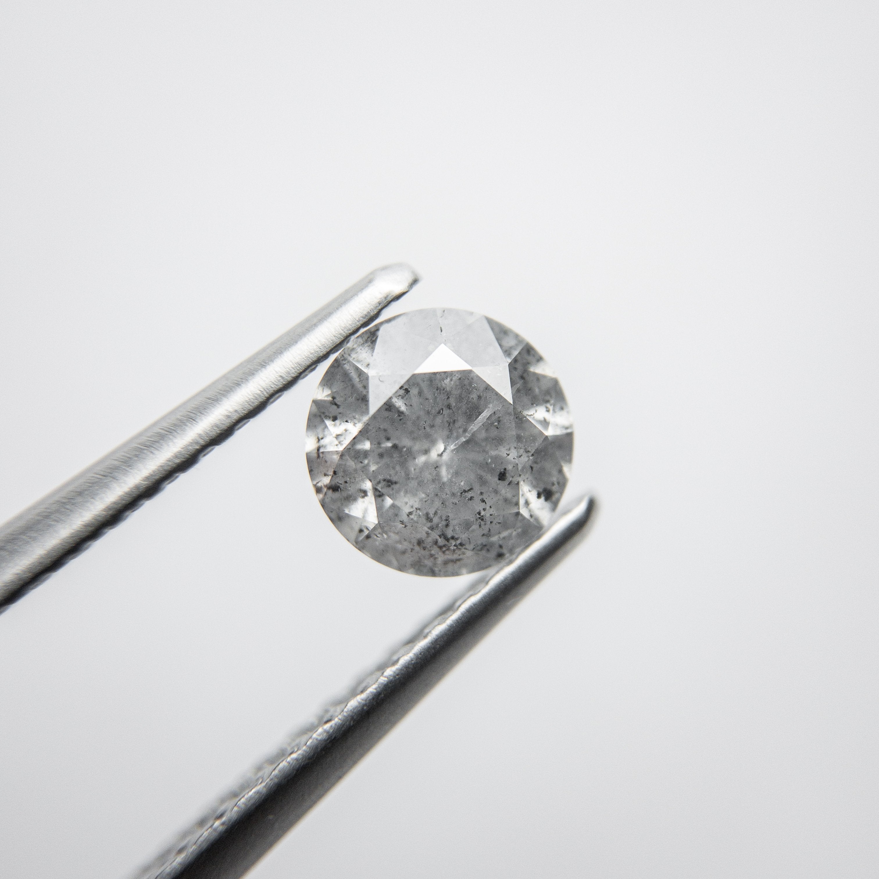 0.68ct 5.64x5.63x3.37mm Round Brilliant 18118-29 hold D1285