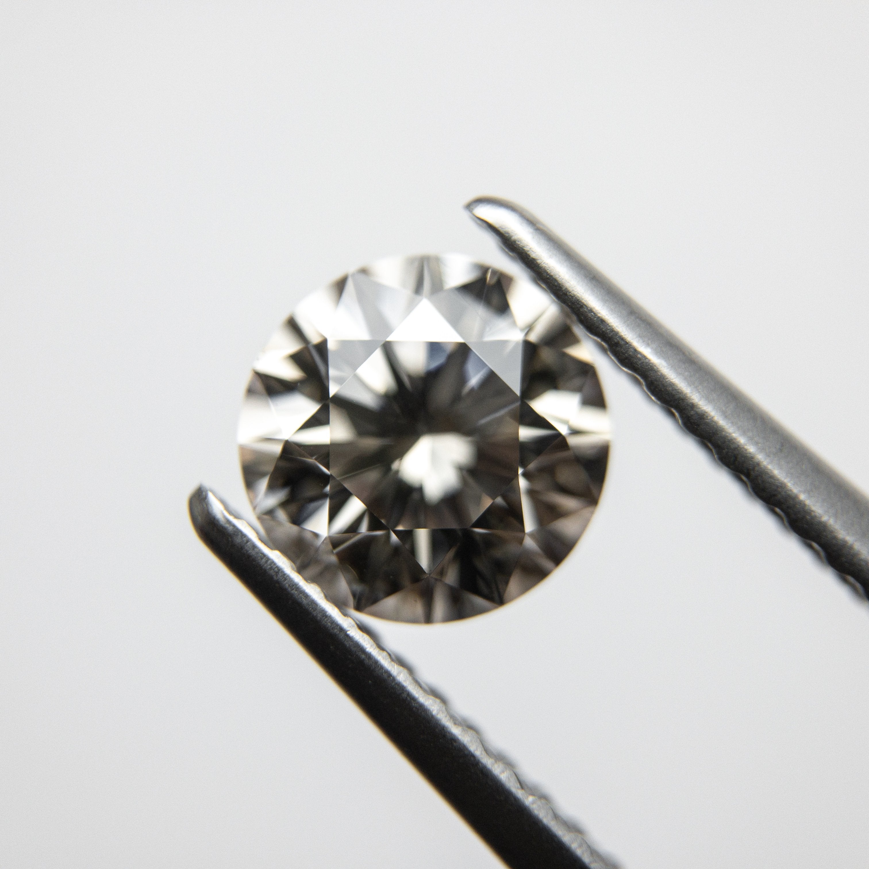 1.35ct 7.01x6.94x4.46mm Round Brilliant 18152-02 hold D1583