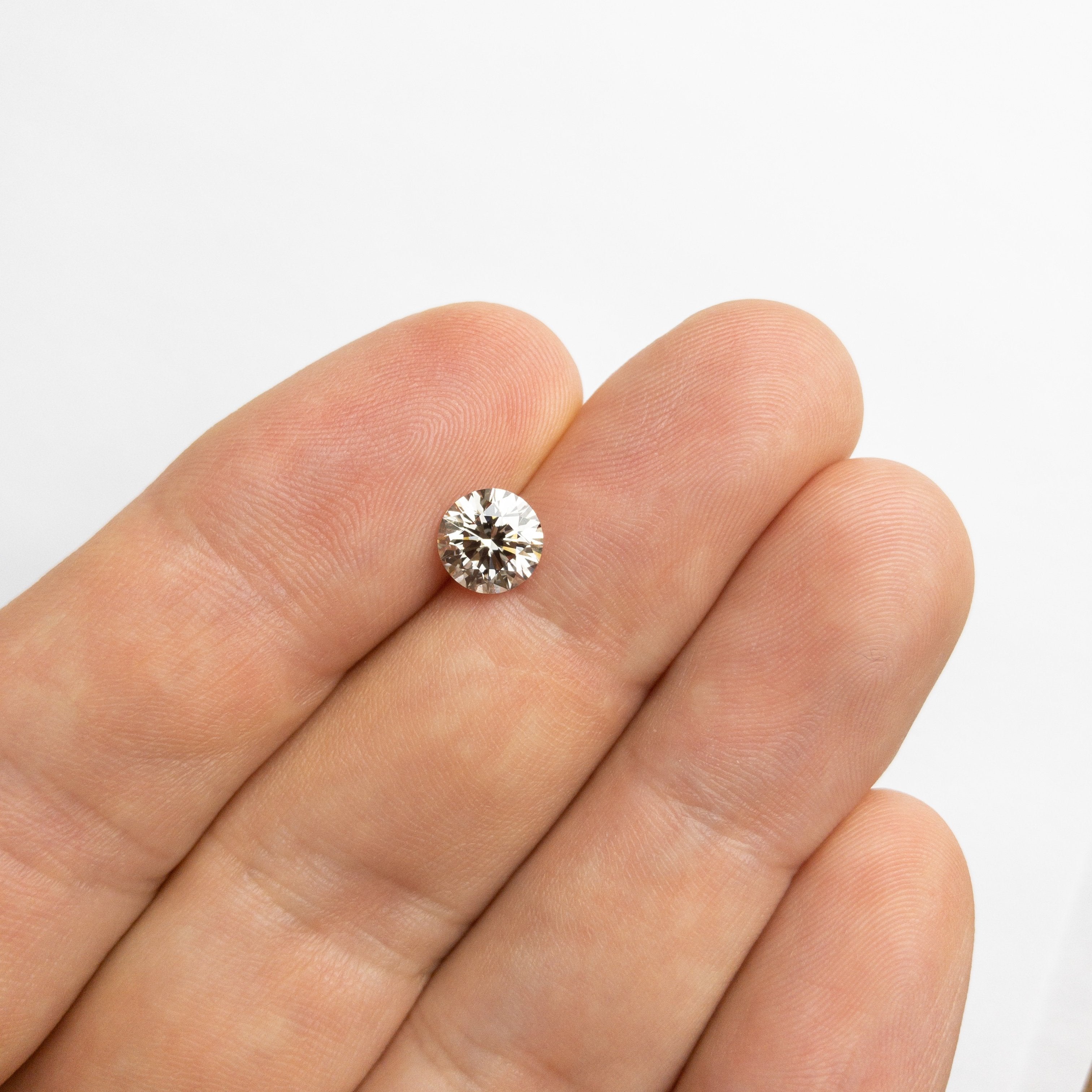 1.35ct 7.01x6.94x4.46mm Round Brilliant 18152-02 hold D1583