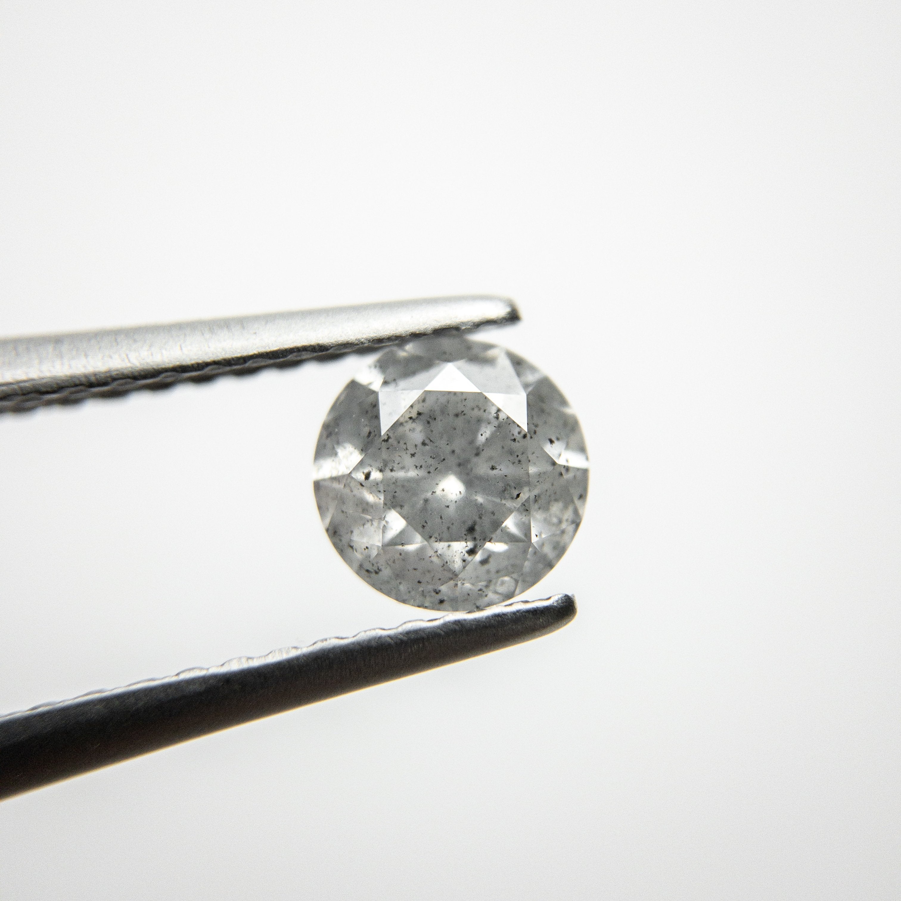 0.81ct 5.74x5.73x3.65mm Round Brilliant 18217-05 hold d961