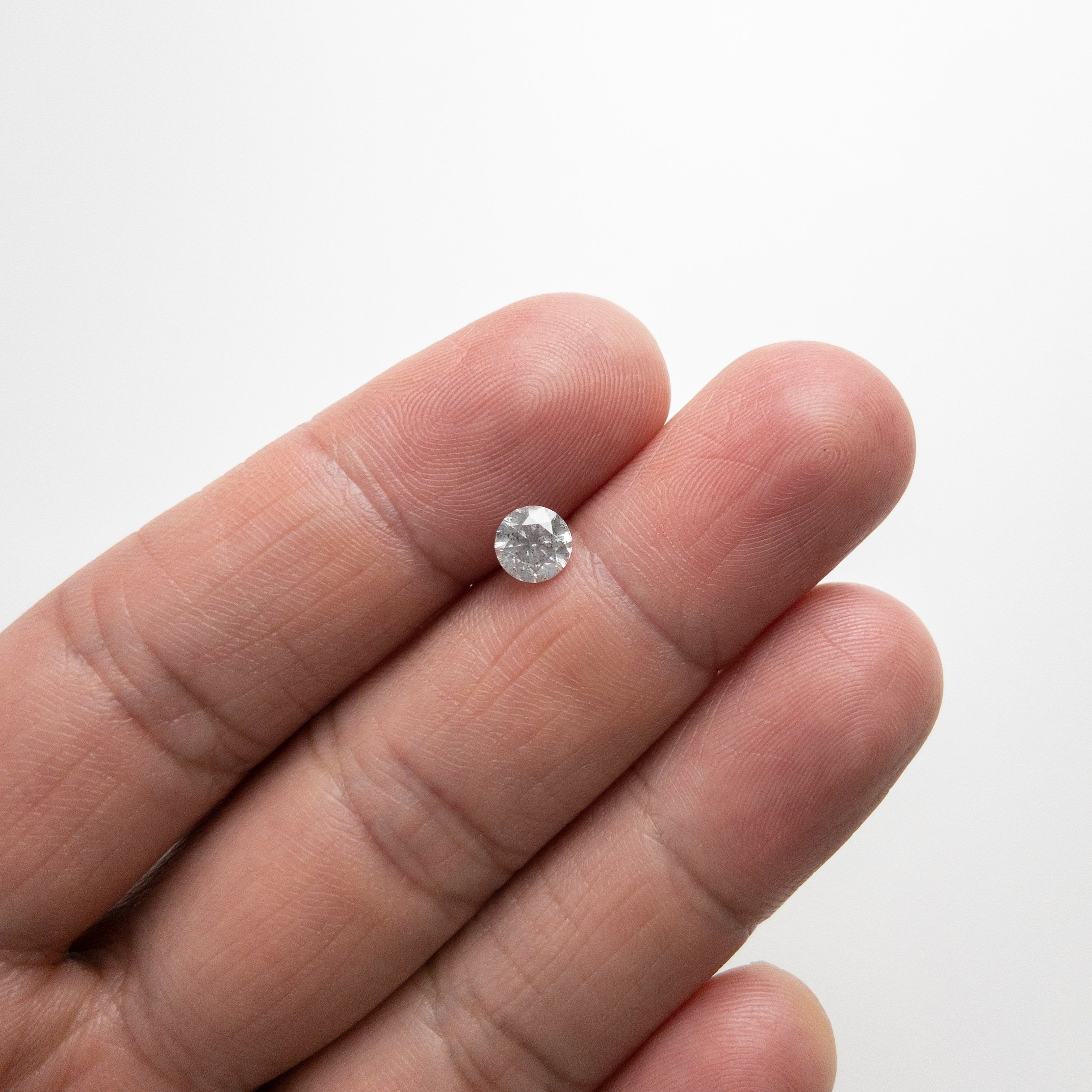 0.81ct 5.74x5.73x3.65mm Round Brilliant 18217-05 hold d961
