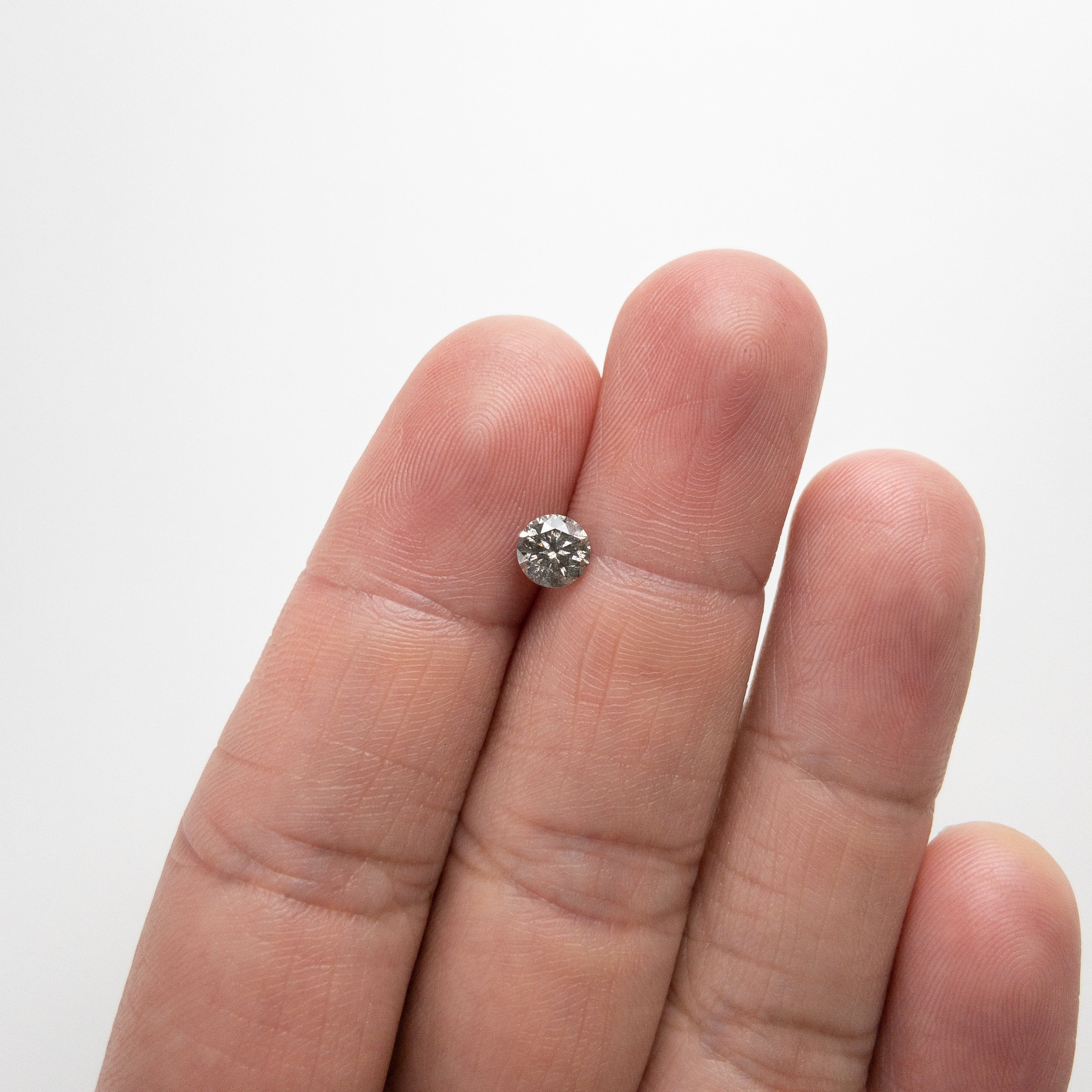 0.76ct 5.60x5.58x3.63mm Round Brilliant 18217-06