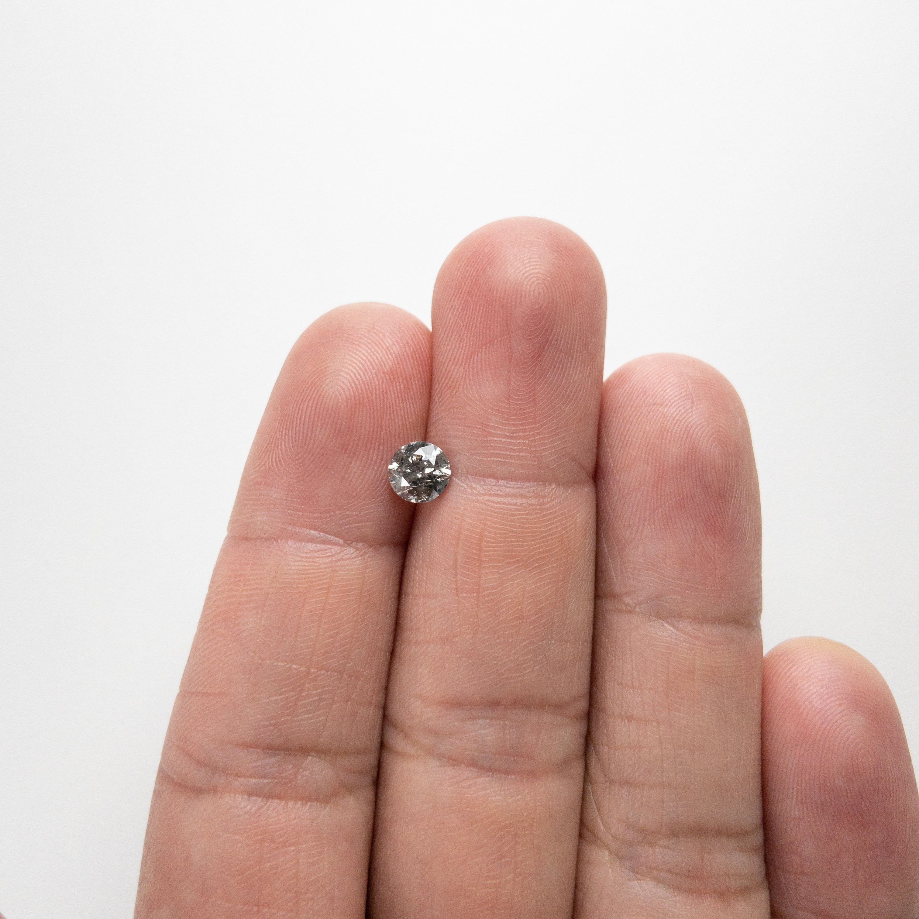 0.84ct 5.78x5.76x3.77mm Round Brilliant 18217-14 hold d929