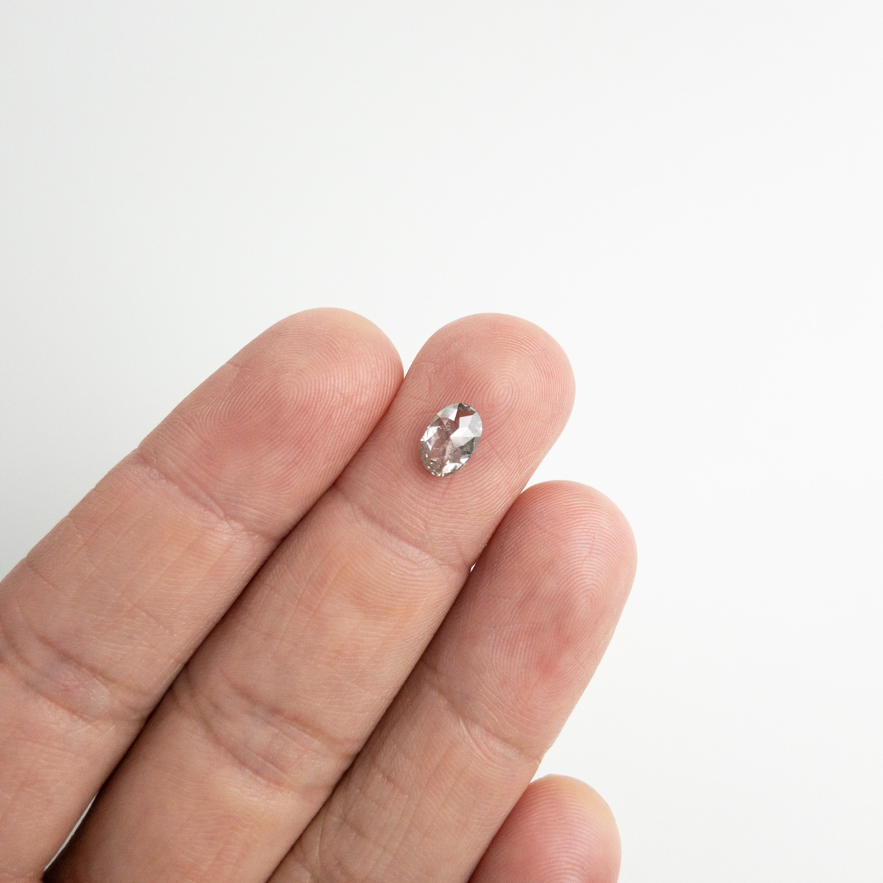 1.05ct 7.64x5.23x3.16mm Oval Double Cut 18219-05 hold D1016