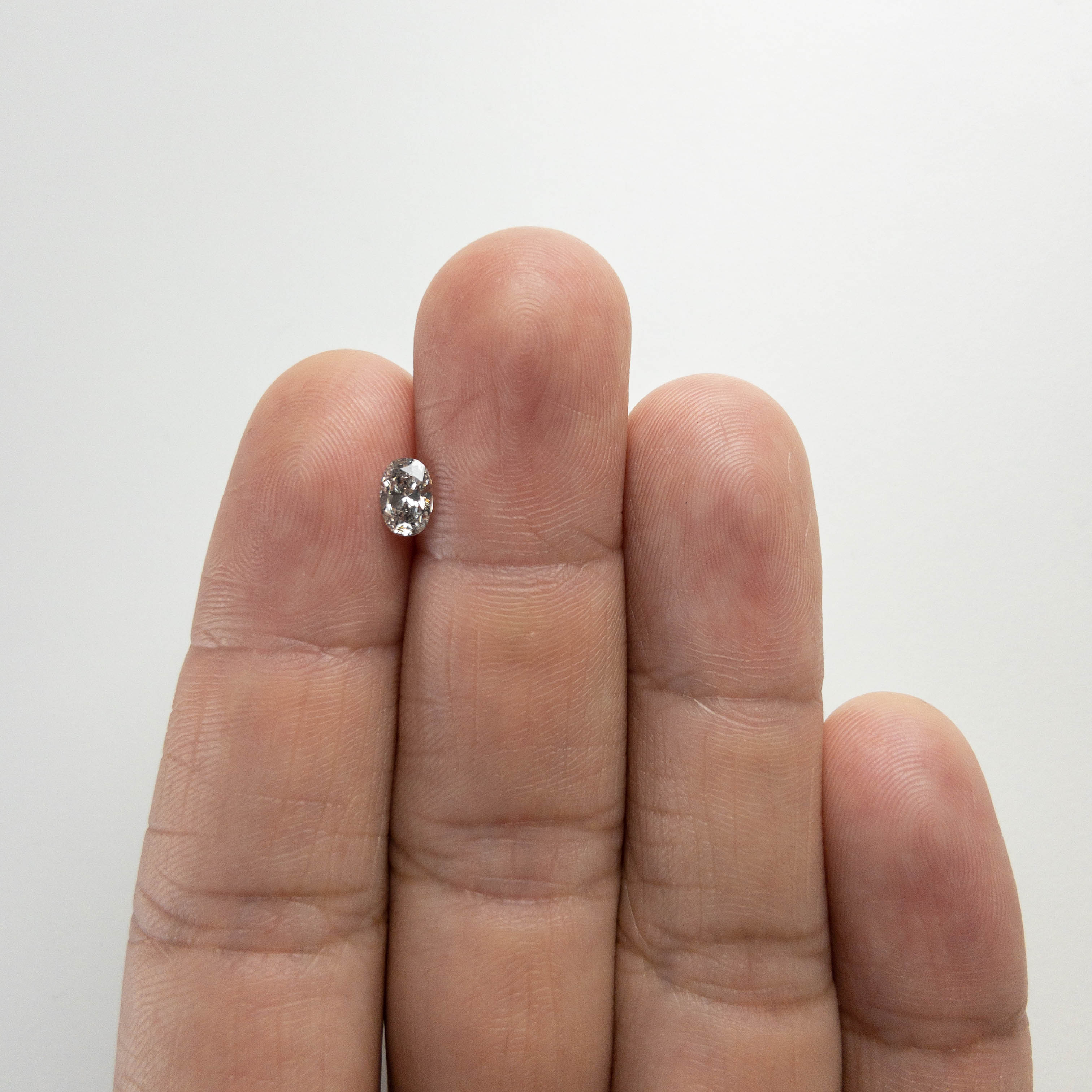 0.50ct 6.13x4.30x2.73mm Oval Brilliant Cut 18243-08 hold d961