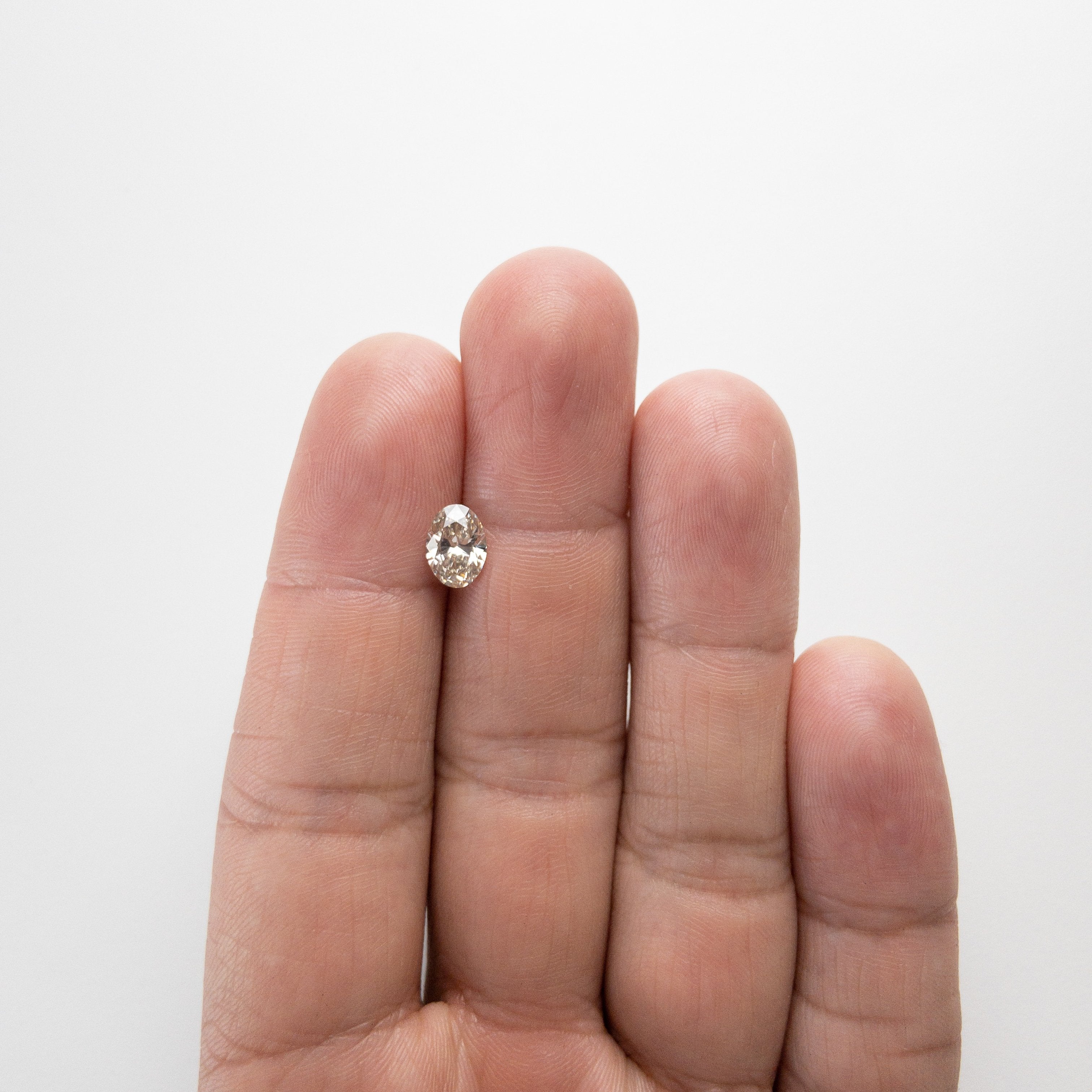 1.02ct 7.91x5.72x3.50mm Oval Brilliant 18244-01 HOLD D922