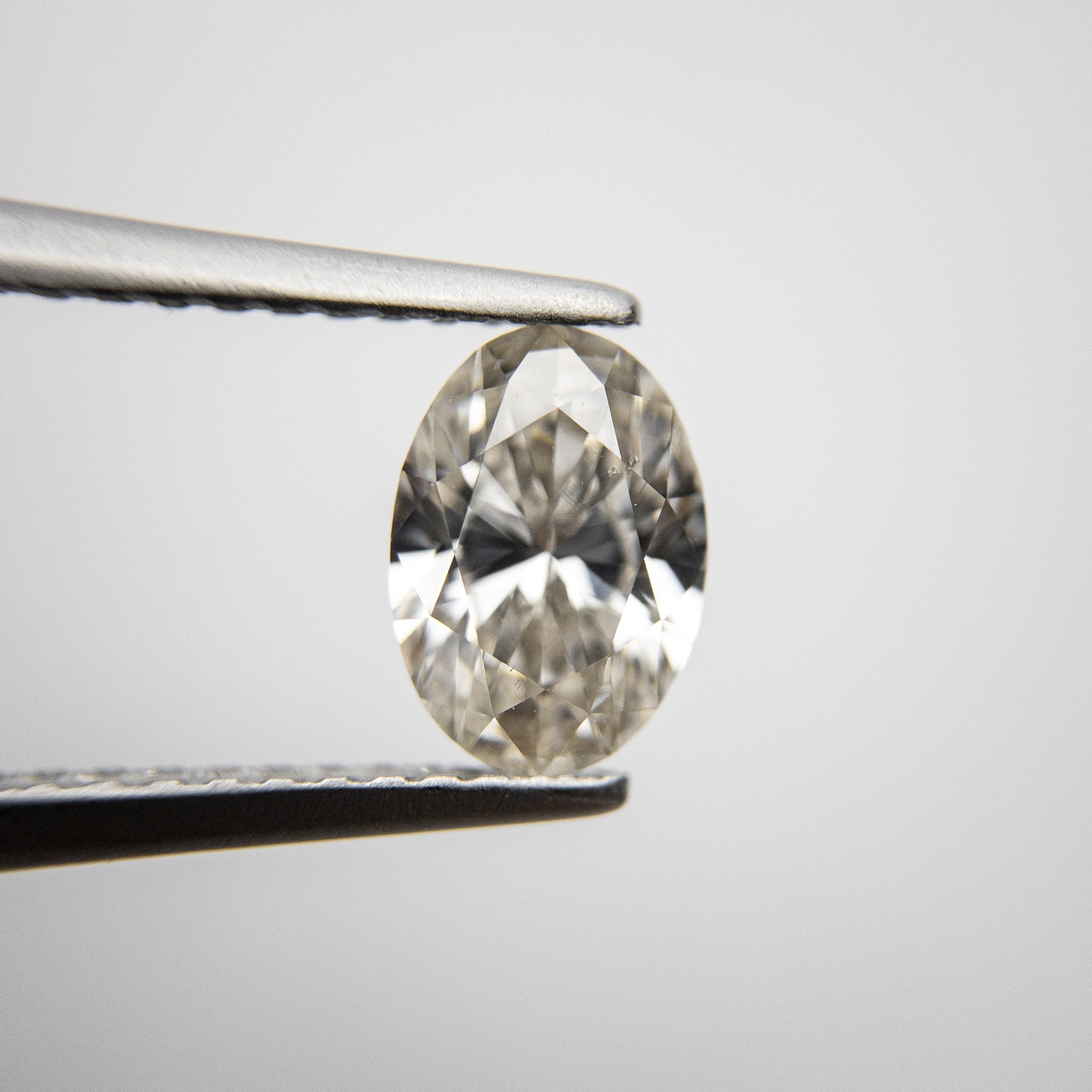 1.04ct 7.72x5.48x3.52mm Oval Brilliant 18244-03 hold d904