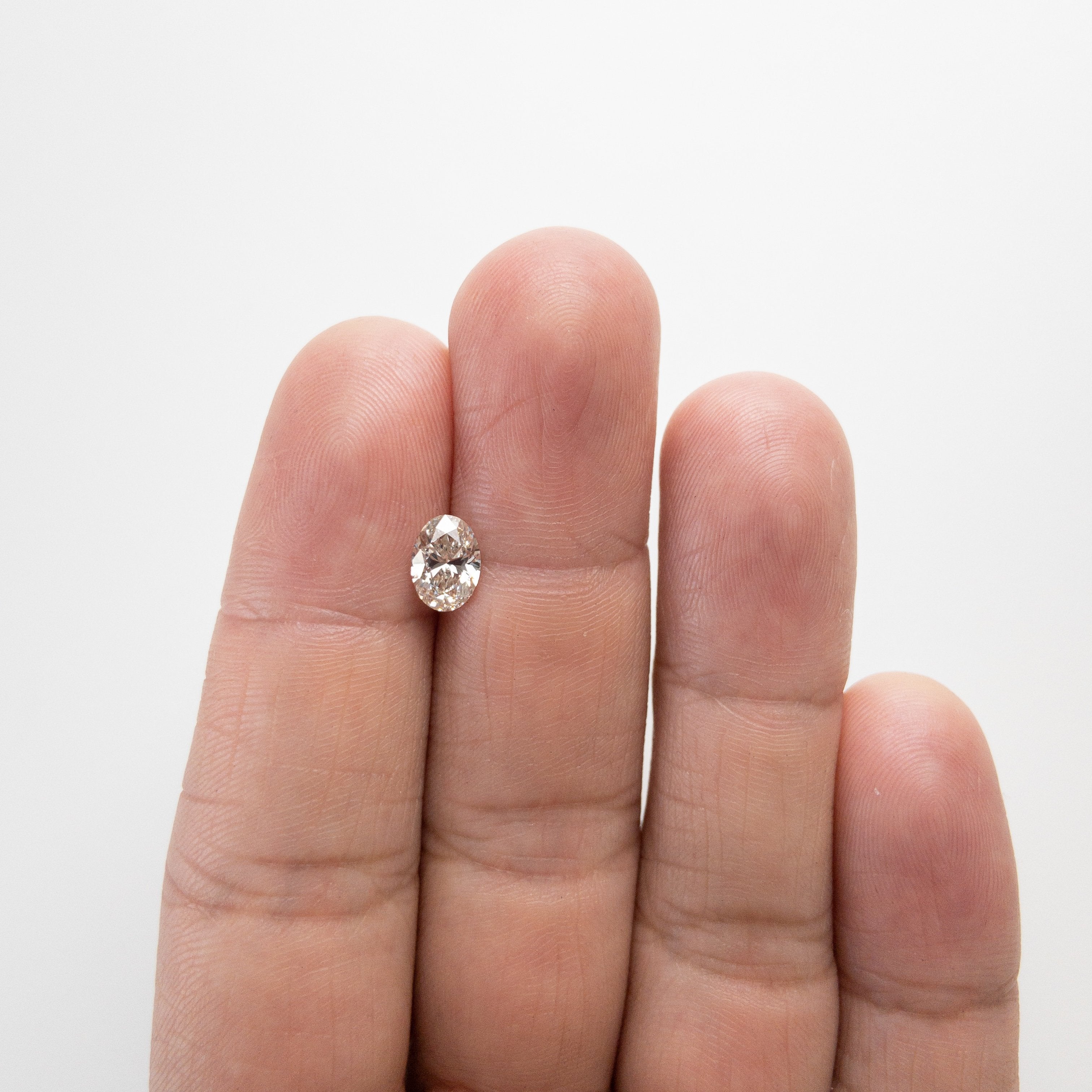 1.04ct 7.72x5.48x3.52mm Oval Brilliant 18244-03 hold d904