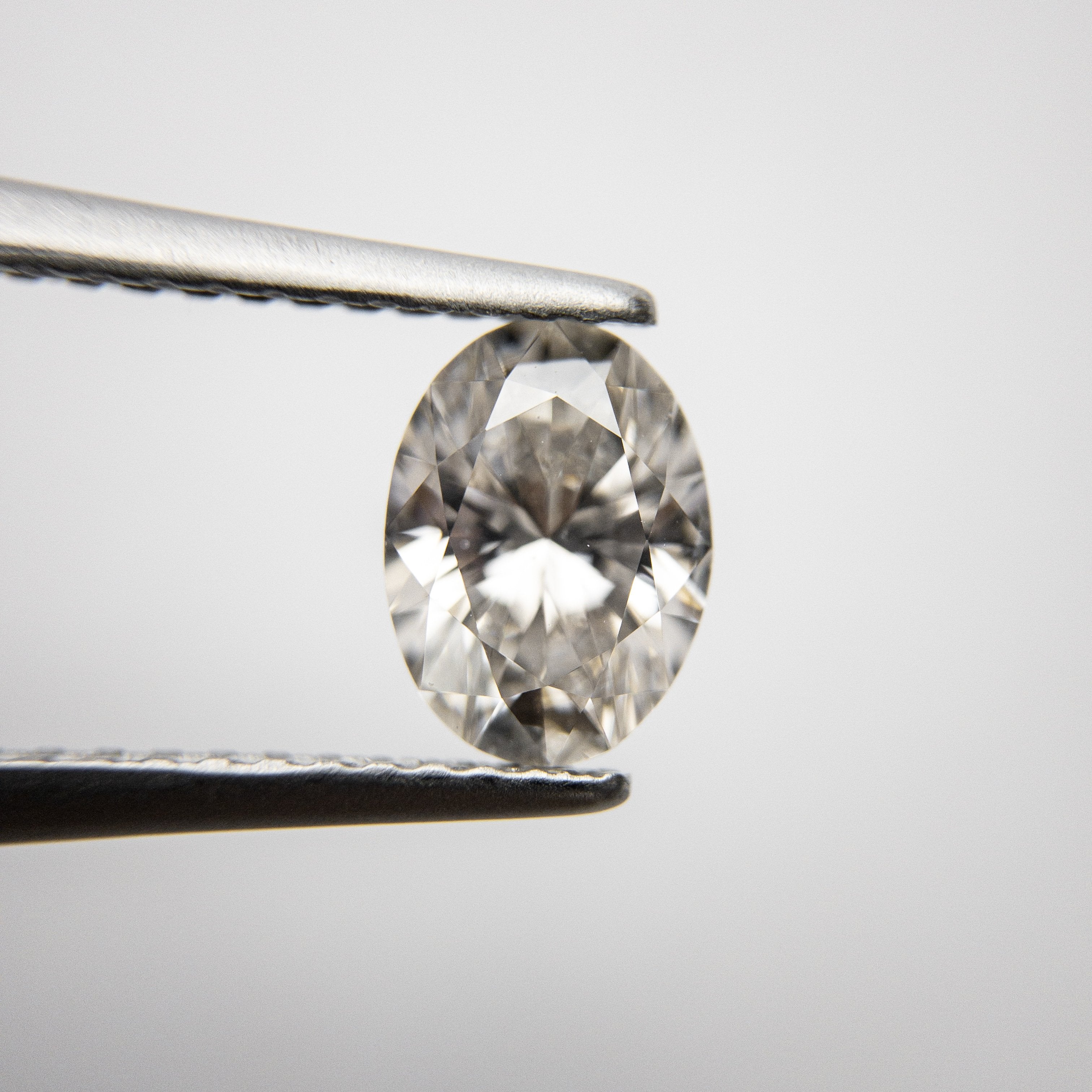 1.02ct 7.68x5.66x3.63mm Oval Brilliant 18244-04