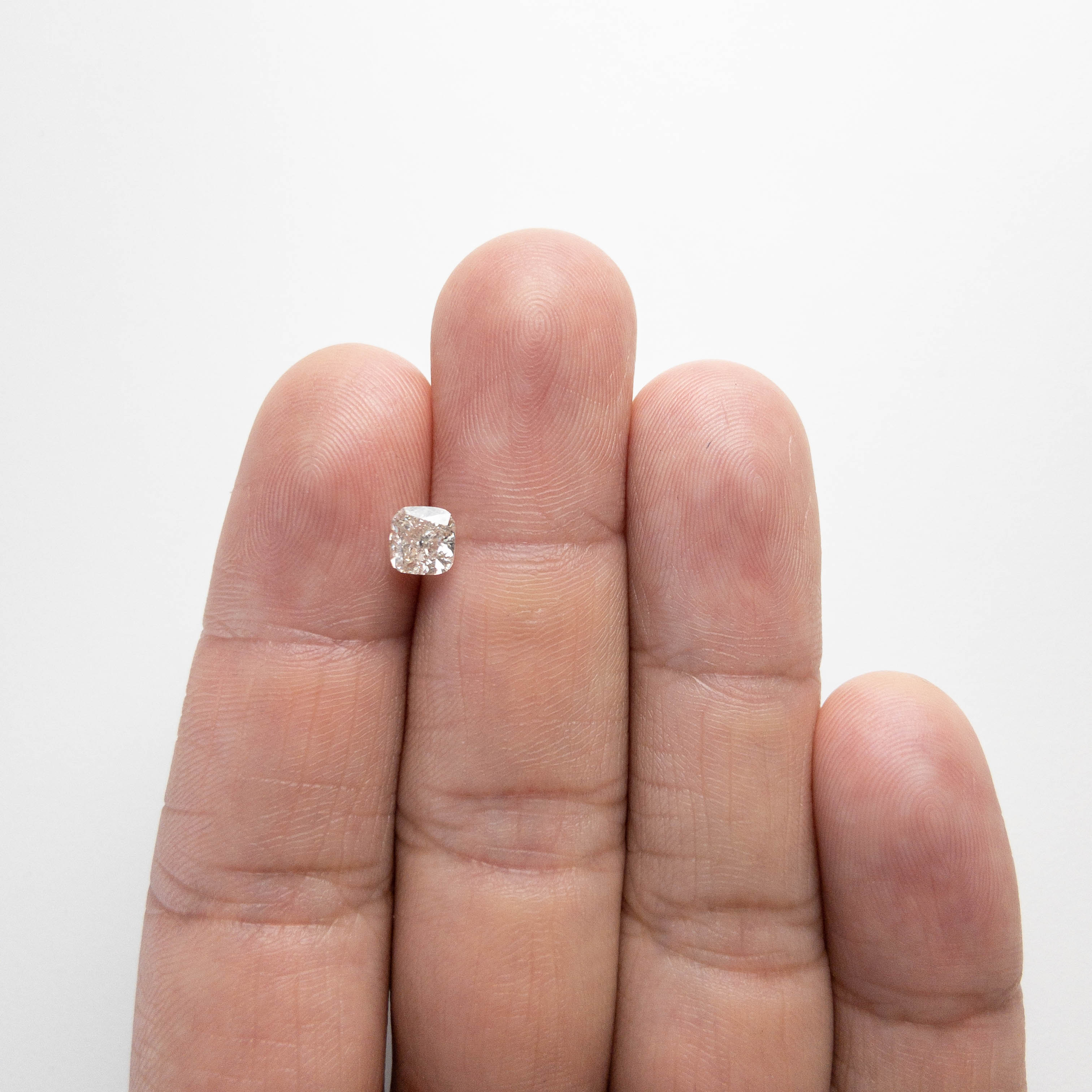 1.01ct 5.52x5.34x3.75mm Cushion Cut 18246-01 hold d889