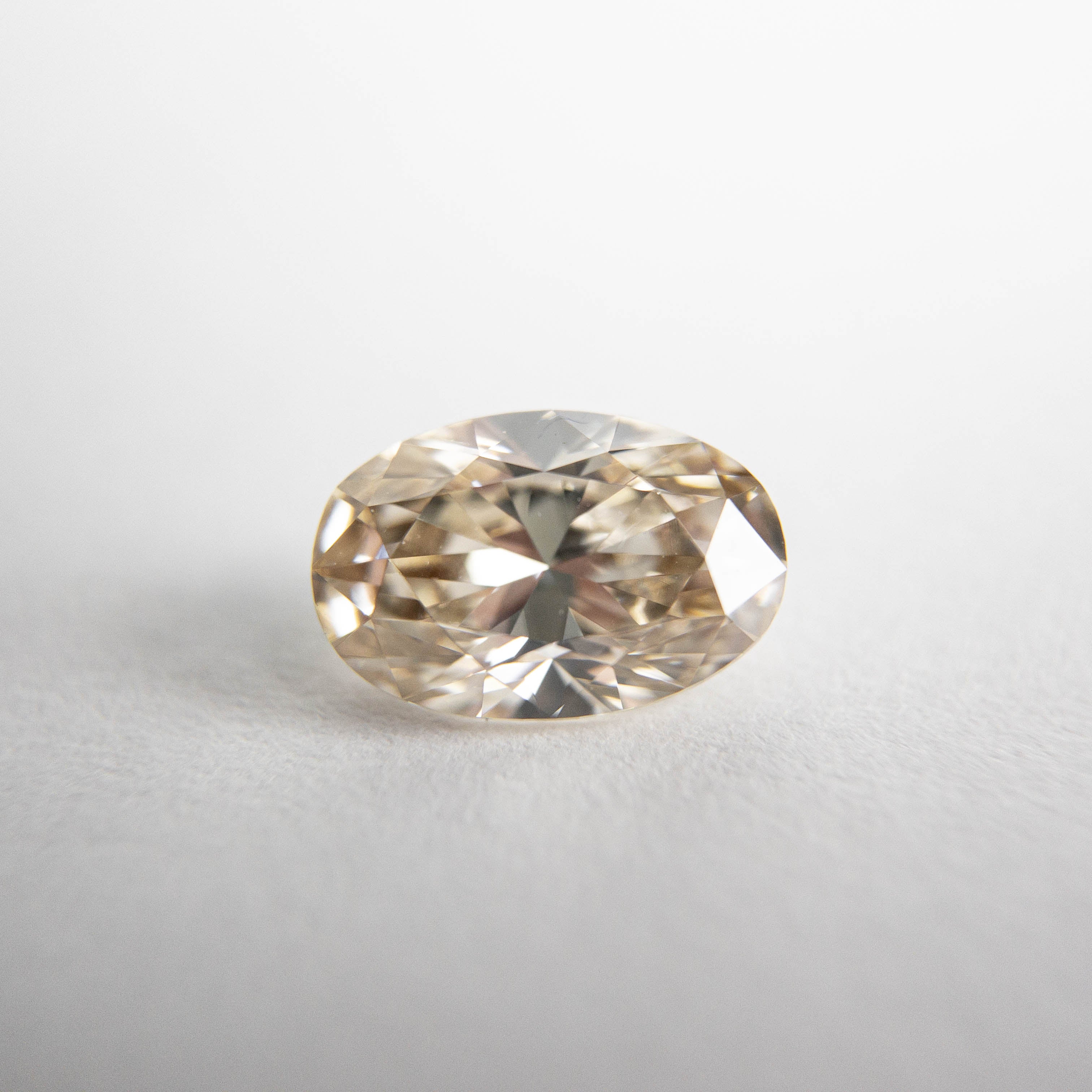 1.09ct 7.96x5.26x3.51mm VS2 Oval Brilliant 18250-01 HOLD D994