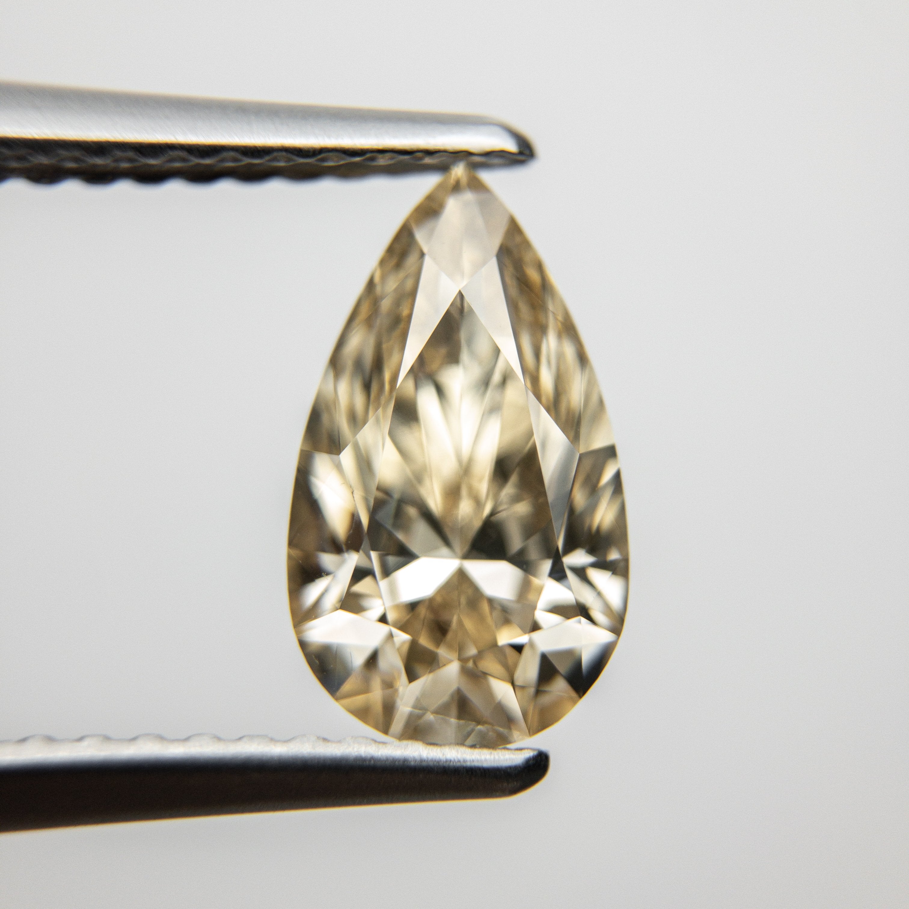 1.51ct 10.39x6.06x3.75mm VS Champagne Pear Brilliant 18261-01