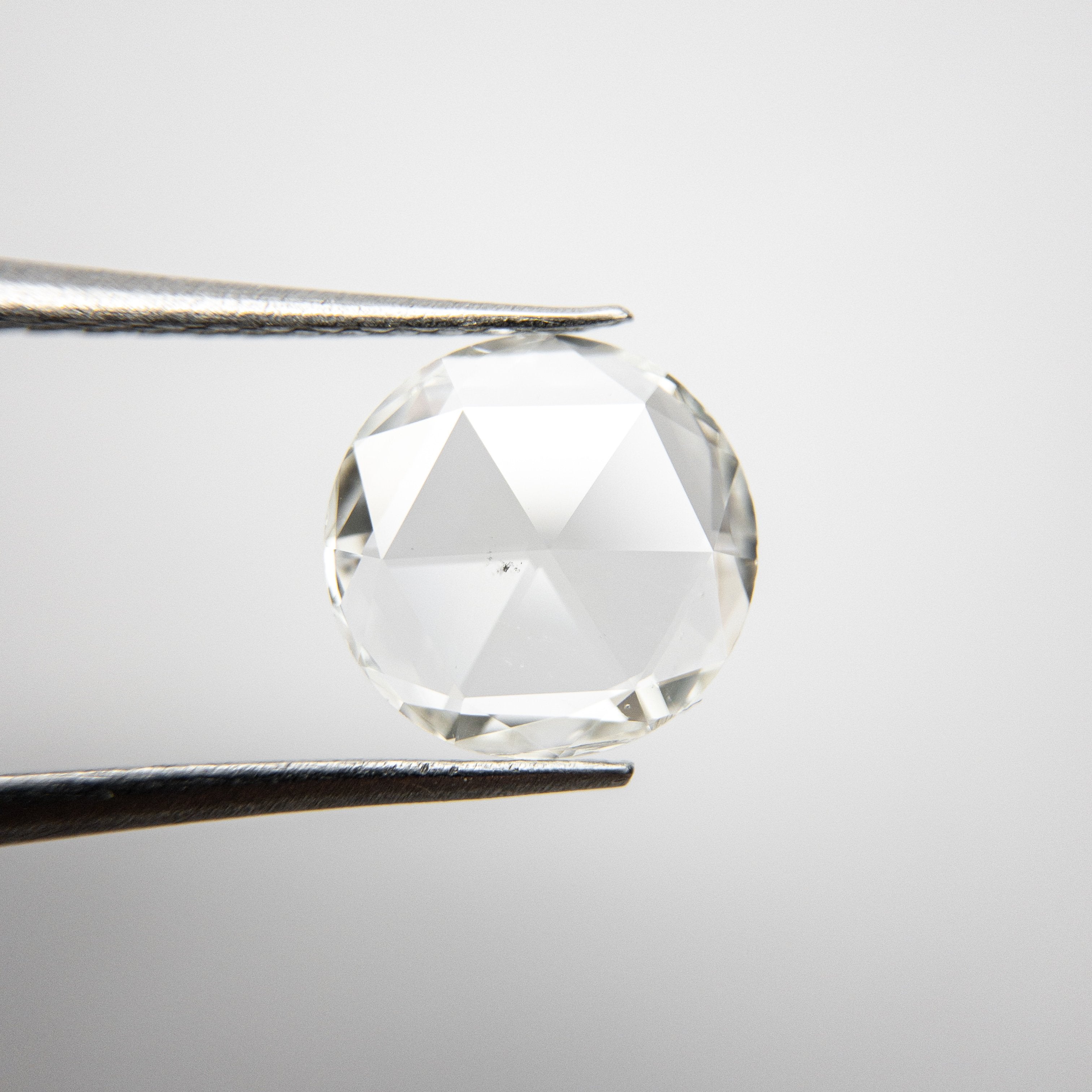 0.66ct 7.25x7.13x1.37mm SI1 H/I Round Rosecut 18284-01 Hold D1955