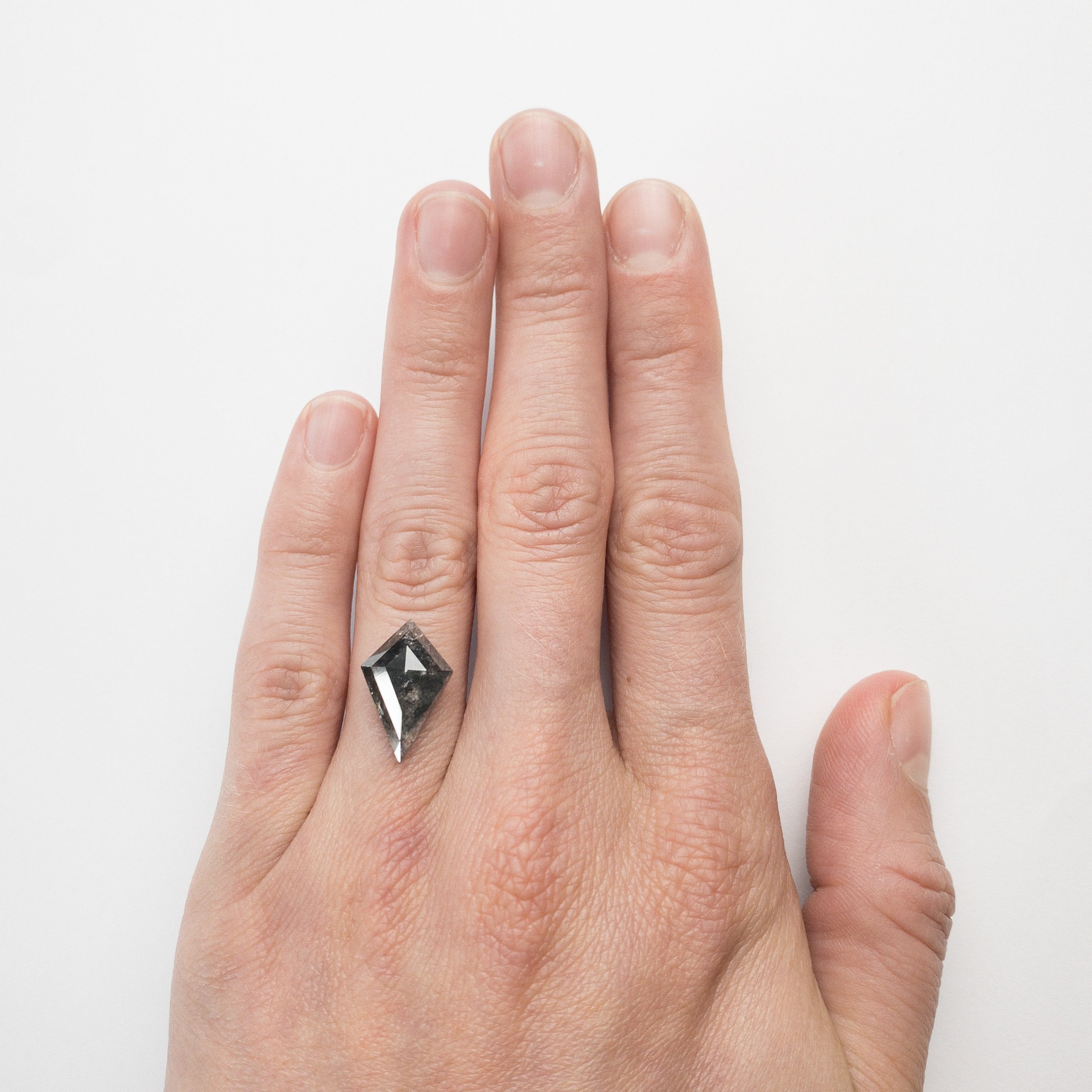 4.31ct 16.41x10.50x4.35mm Kite Rosecut 18285-04 hold D1051