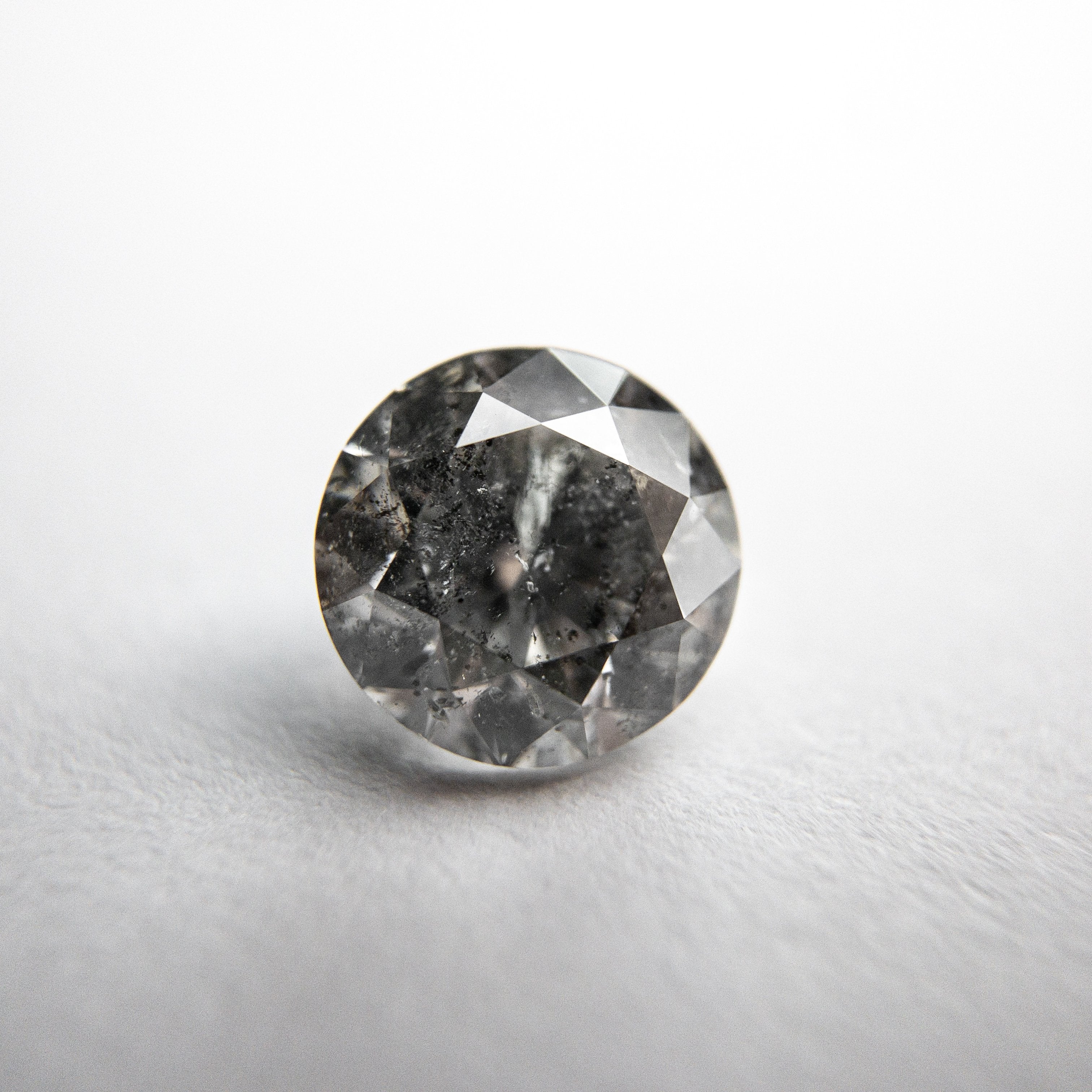 1.57ct 7.22x7.18x4.61mm Round Brilliant 18309-06 hold D1145