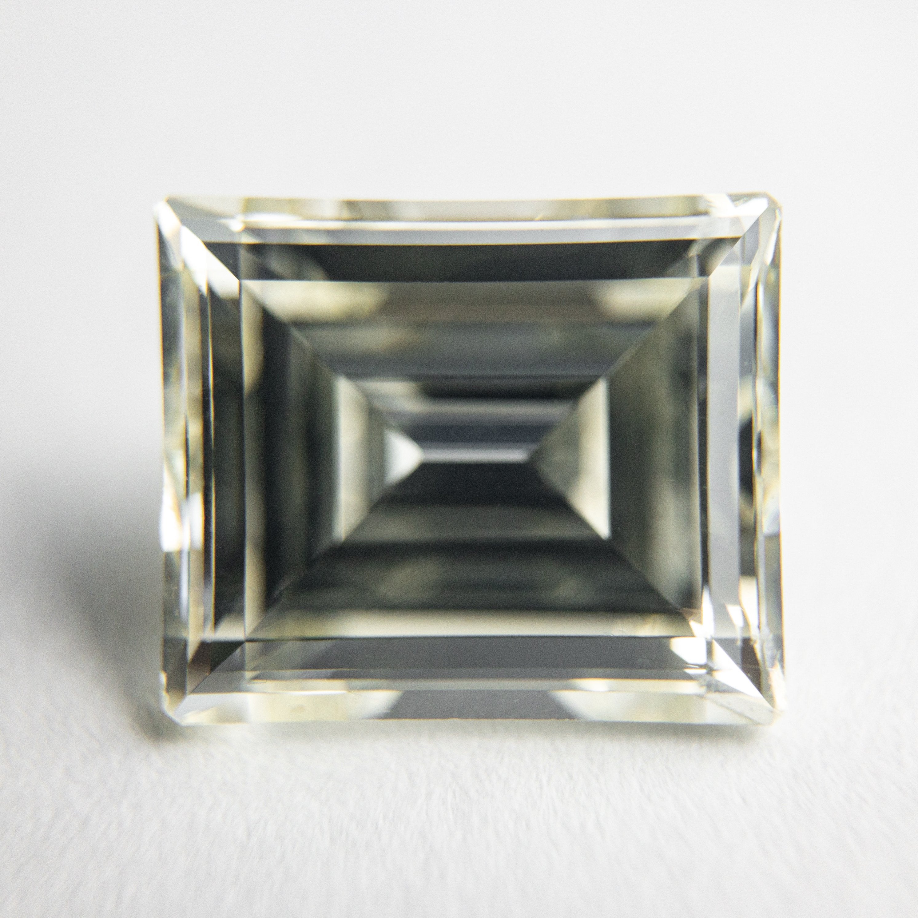 4.11ct 10.35x8.77x5.20mm VS2 N-O Carré Cut 18336-01