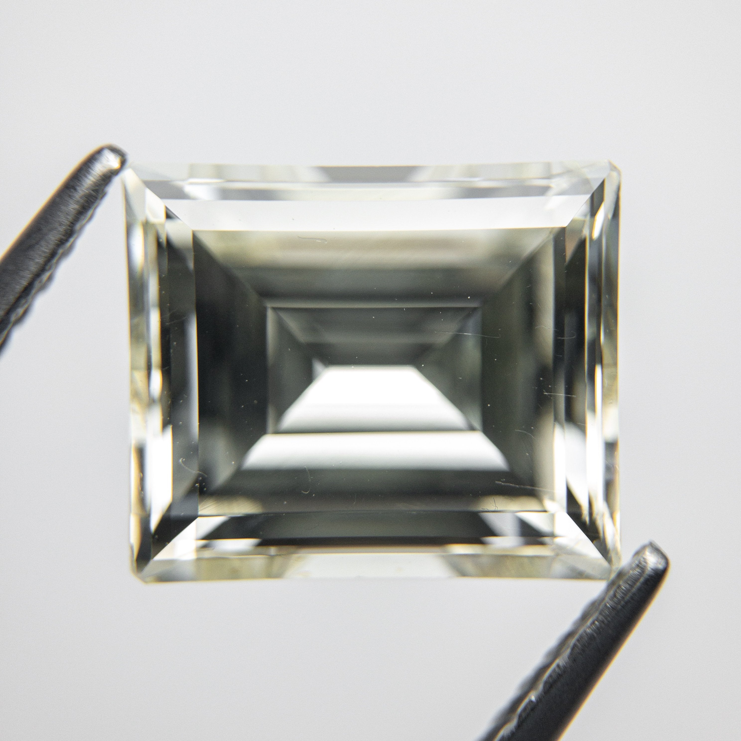 4.11ct 10.35x8.77x5.20mm VS2 N-O Carré Cut 18336-01