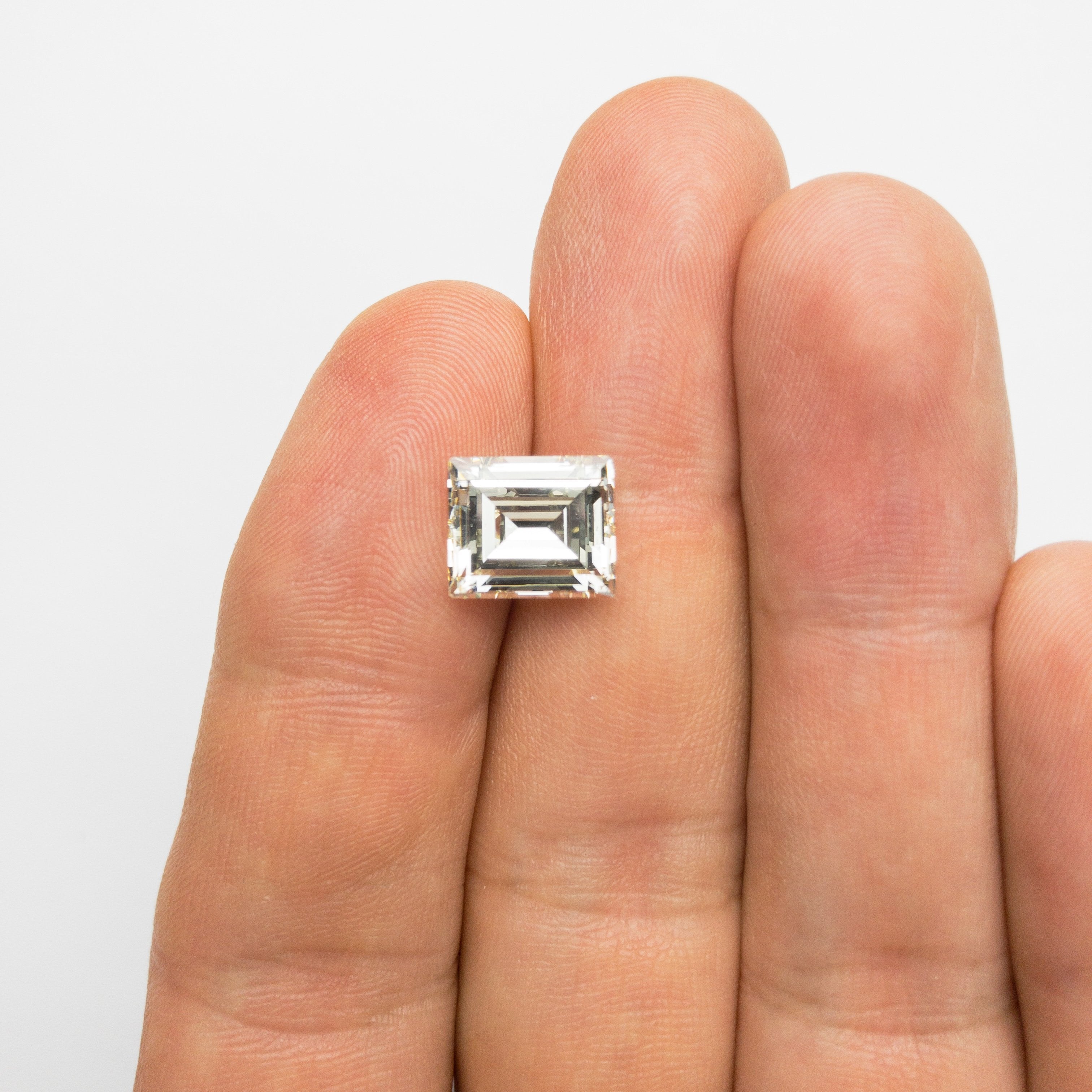 4.11ct 10.35x8.77x5.20mm VS2 N-O Carré Cut 18336-01