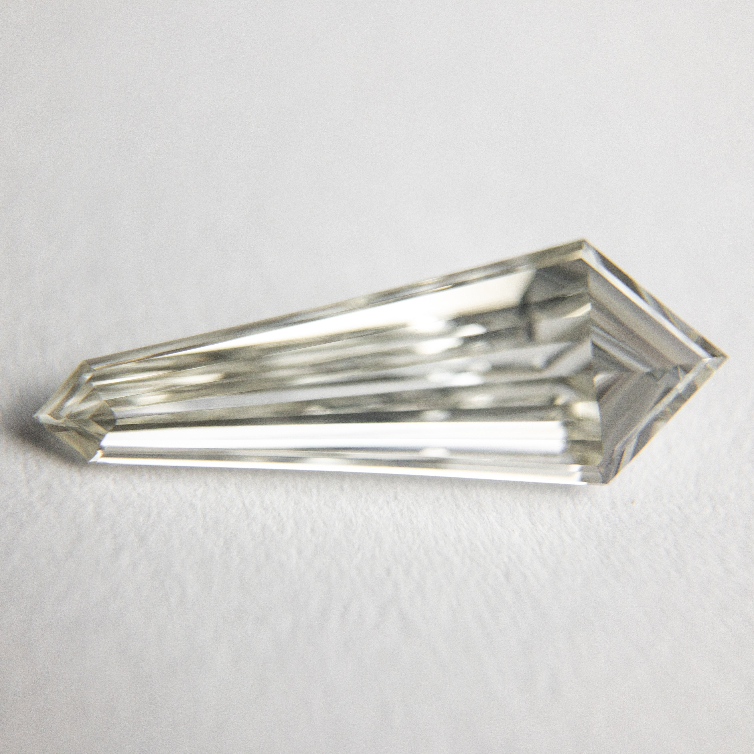 0.78ct 14.01x5.14x2.07mm VVS I/J Kite Step Cut 18339-01 hold D1680